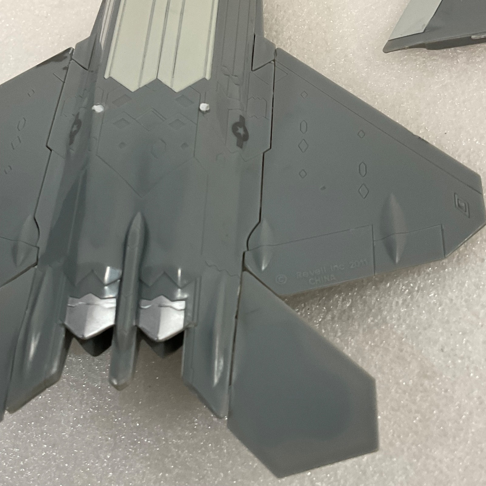 Revell 2011 F-22 Raptor Model Jet 7.5in Toy Plane Damaged Parts Missing - Image 8