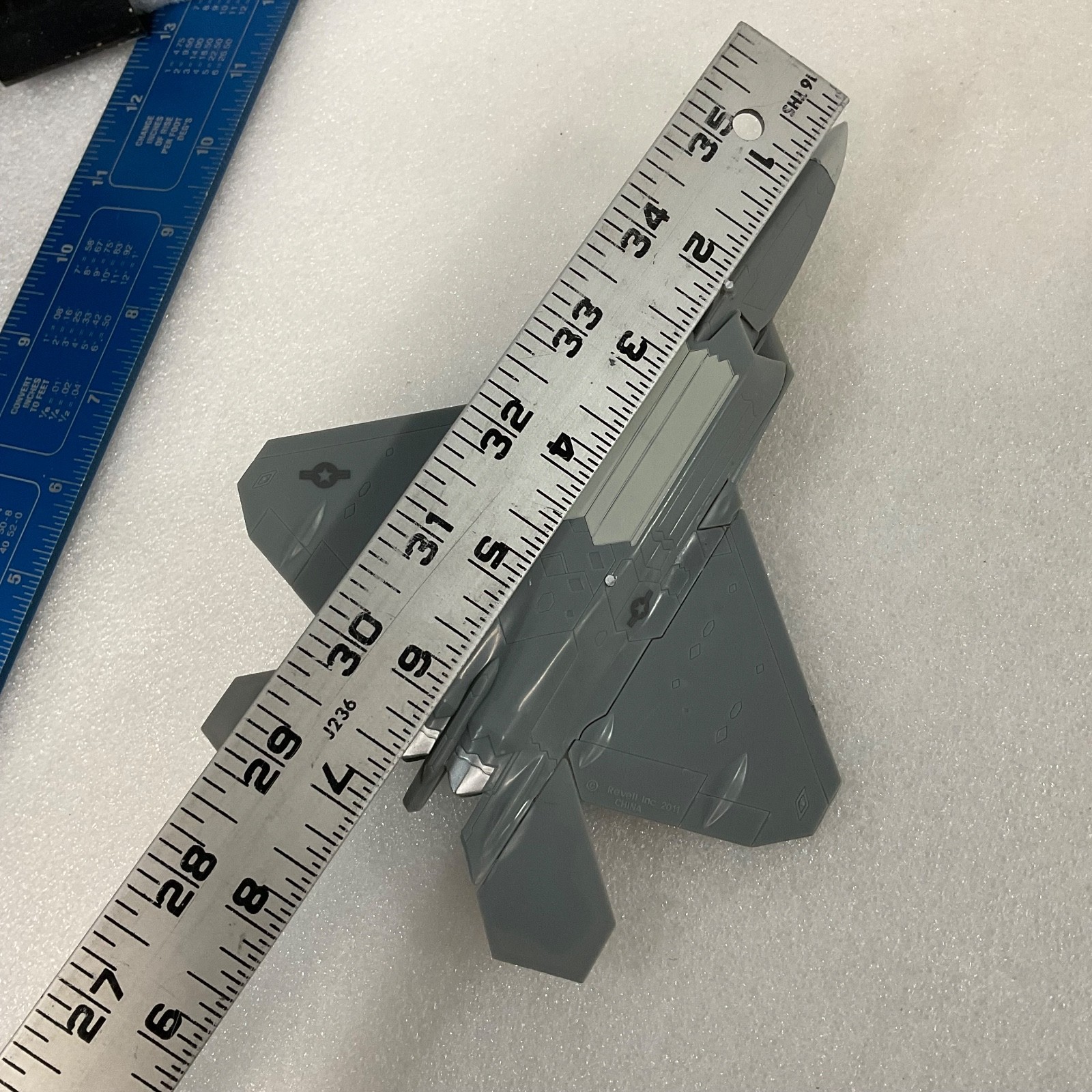 Revell 2011 F-22 Raptor Model Jet 7.5in Toy Plane Damaged Parts Missing - Image 15