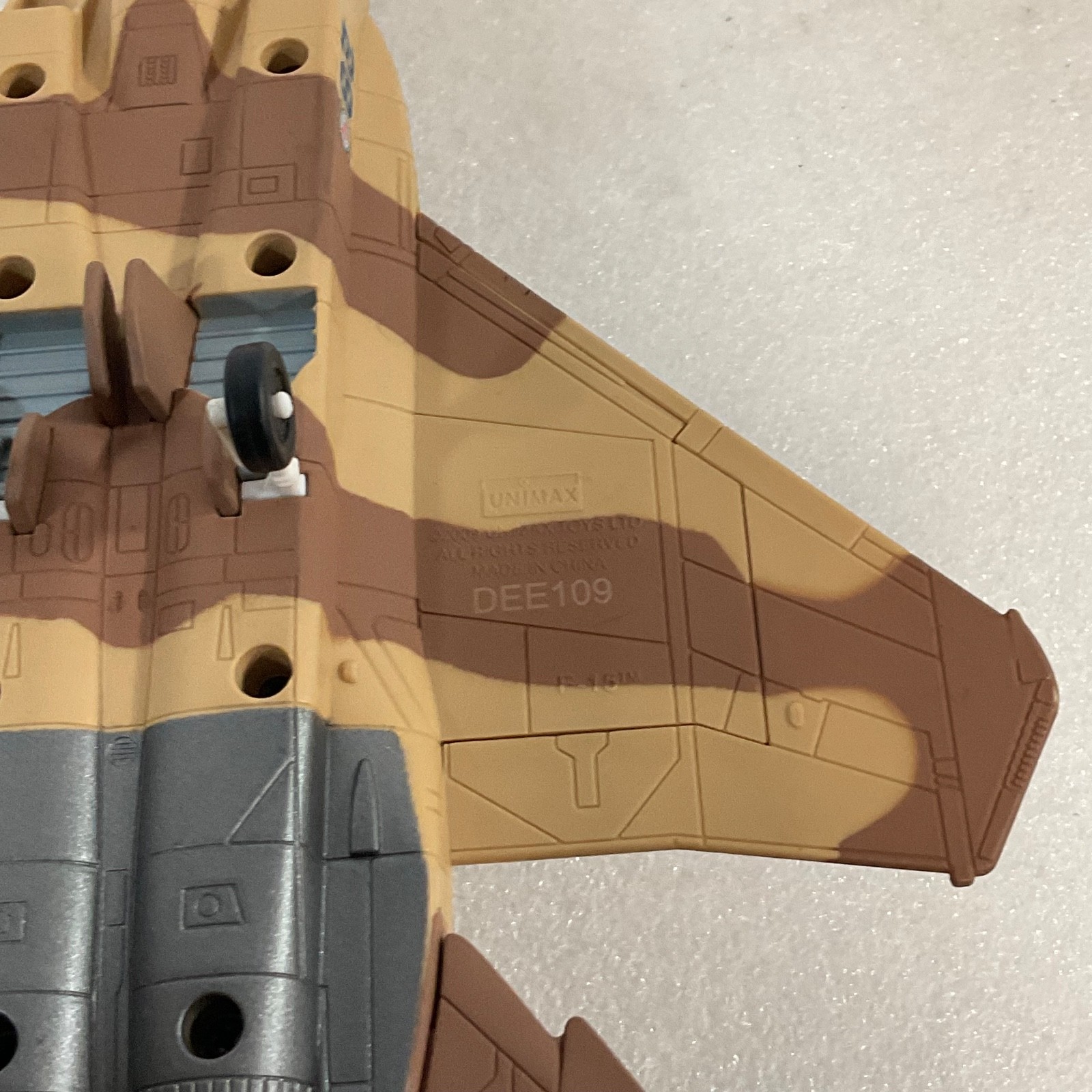 2009 Unimax F-15 Fighter Jet Model 10.5in Length 7in Wingspan Desert Camo - Image 10