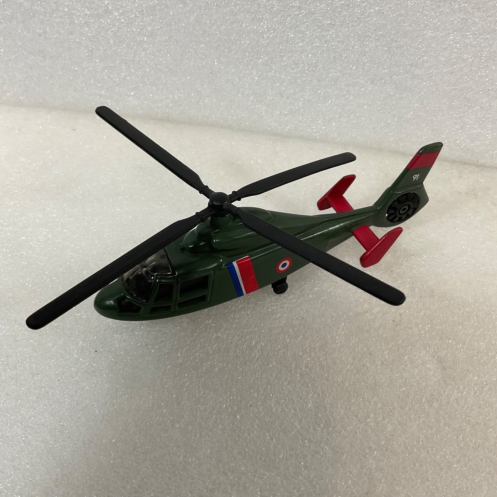 Maisto Aerospatiale SA 365 Dauphin Helicopter Model 7in Green Red Trim - Image 1