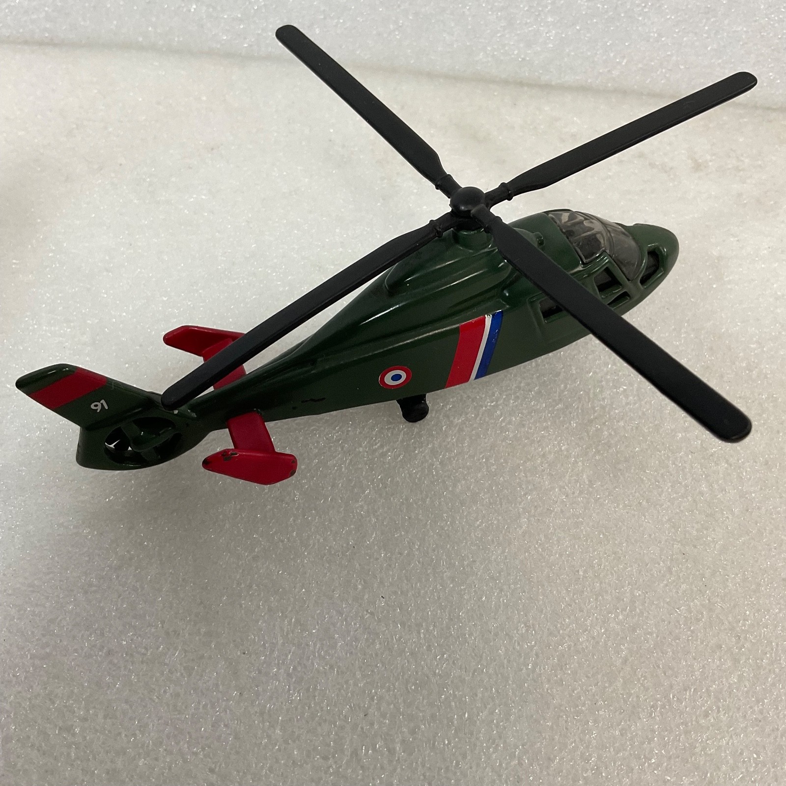 Maisto Aerospatiale SA 365 Dauphin Helicopter Model 7in Green Red Trim - Image 4