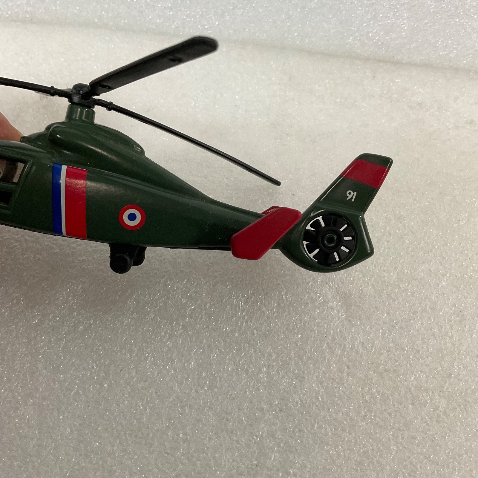 Maisto Aerospatiale SA 365 Dauphin Helicopter Model 7in Green Red Trim - Image 2