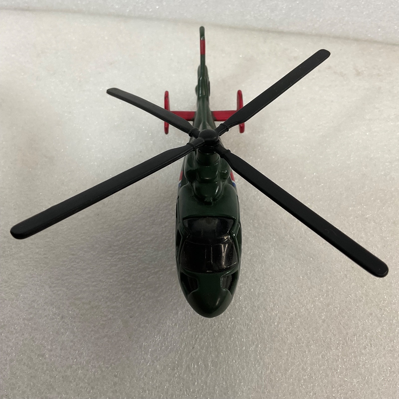 Maisto Aerospatiale SA 365 Dauphin Helicopter Model 7in Green Red Trim - Image 3