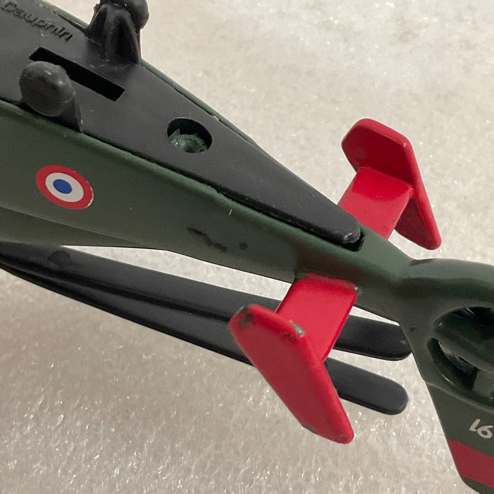 Maisto Aerospatiale SA 365 Dauphin Helicopter Model 7in Green Red Trim - Image 8