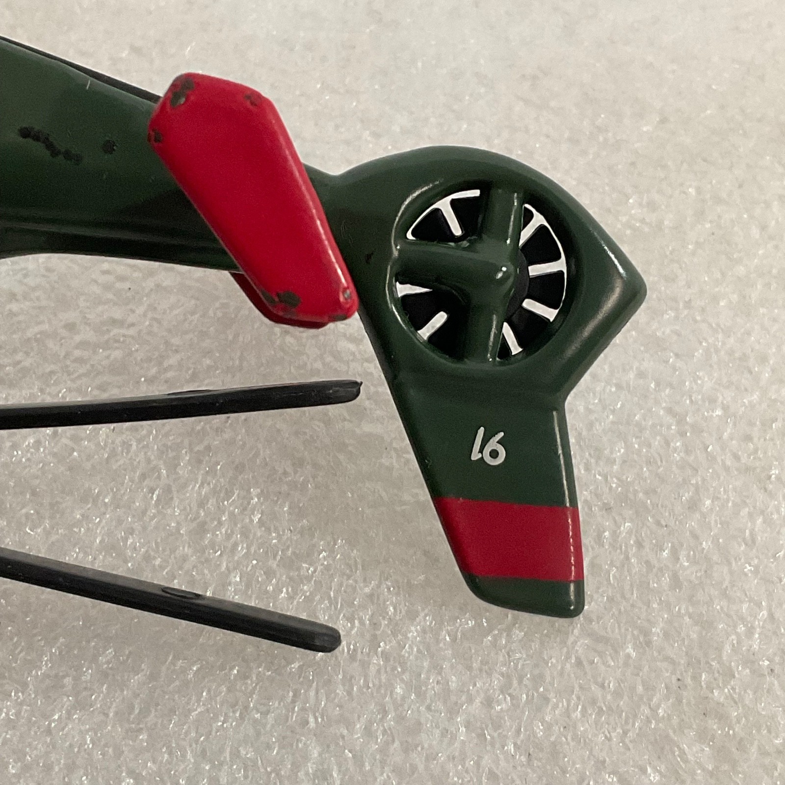 Maisto Aerospatiale SA 365 Dauphin Helicopter Model 7in Green Red Trim - Image 9