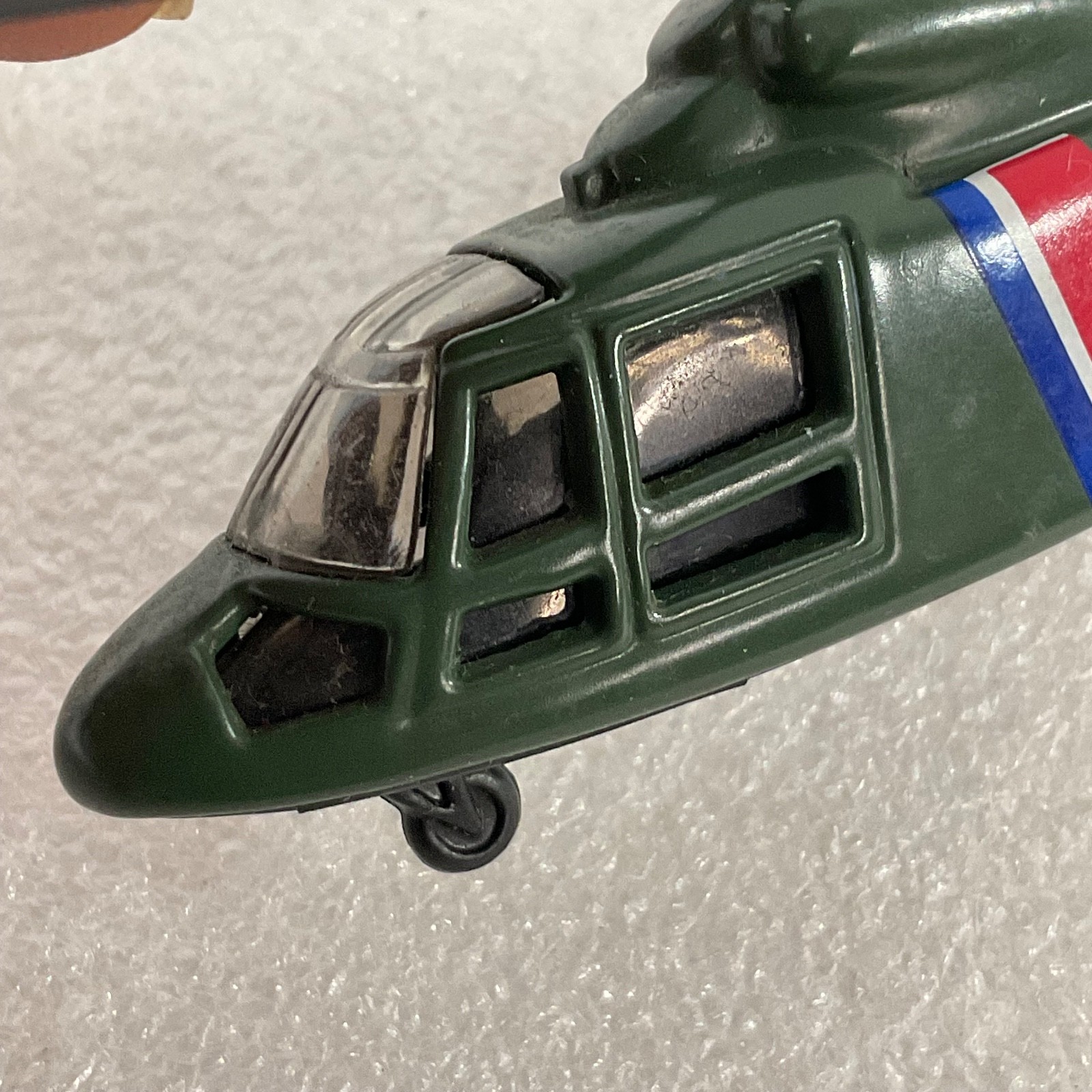 Maisto Aerospatiale SA 365 Dauphin Helicopter Model 7in Green Red Trim - Image 10