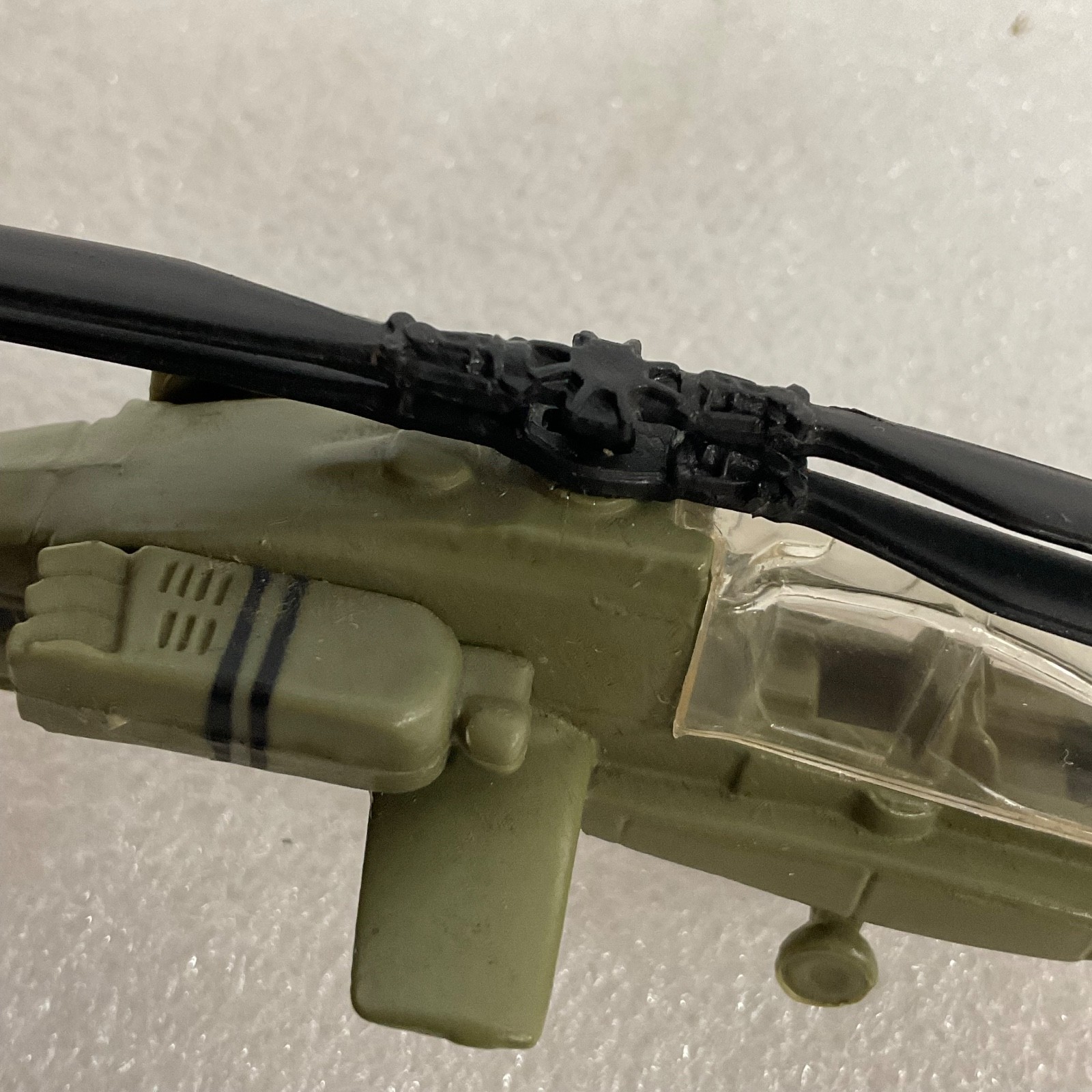 Maisto AH-64 Apache Helicopter Model 7in Military Green Toy Aircraft - Image 6