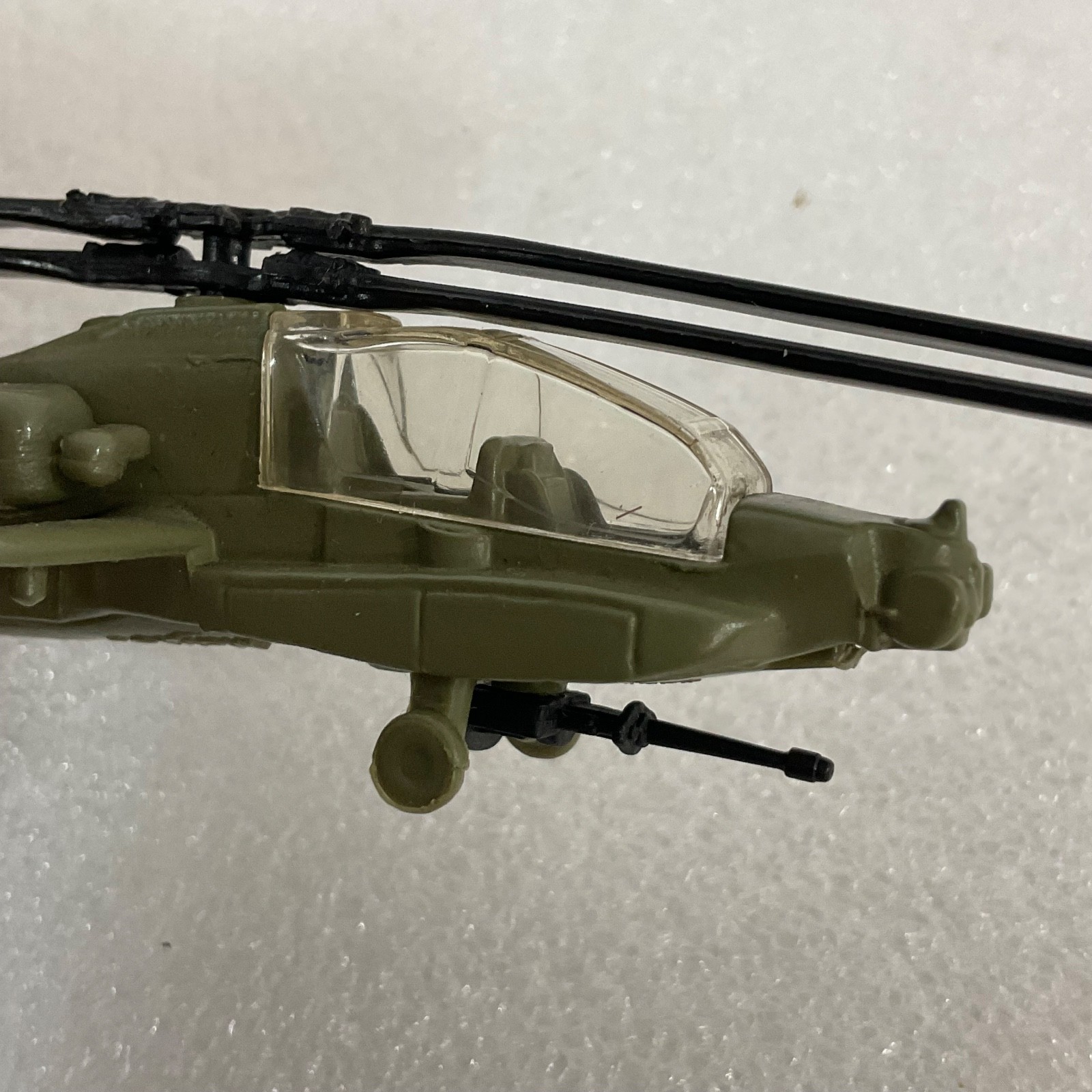 Maisto AH-64 Apache Helicopter Model 7in Military Green Toy Aircraft - Image 5