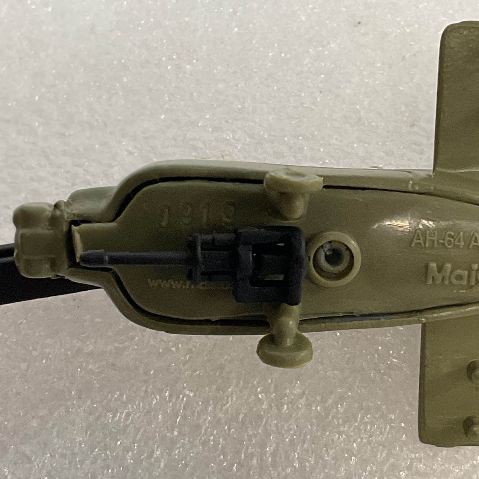 Maisto AH-64 Apache Helicopter Model 7in Military Green Toy Aircraft - Image 9