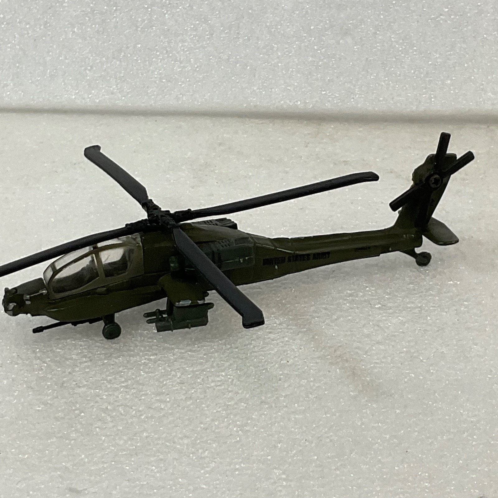 Maisto AH-64 Apache Helicopter Diecast Model 7in United States Army Green - Image 1