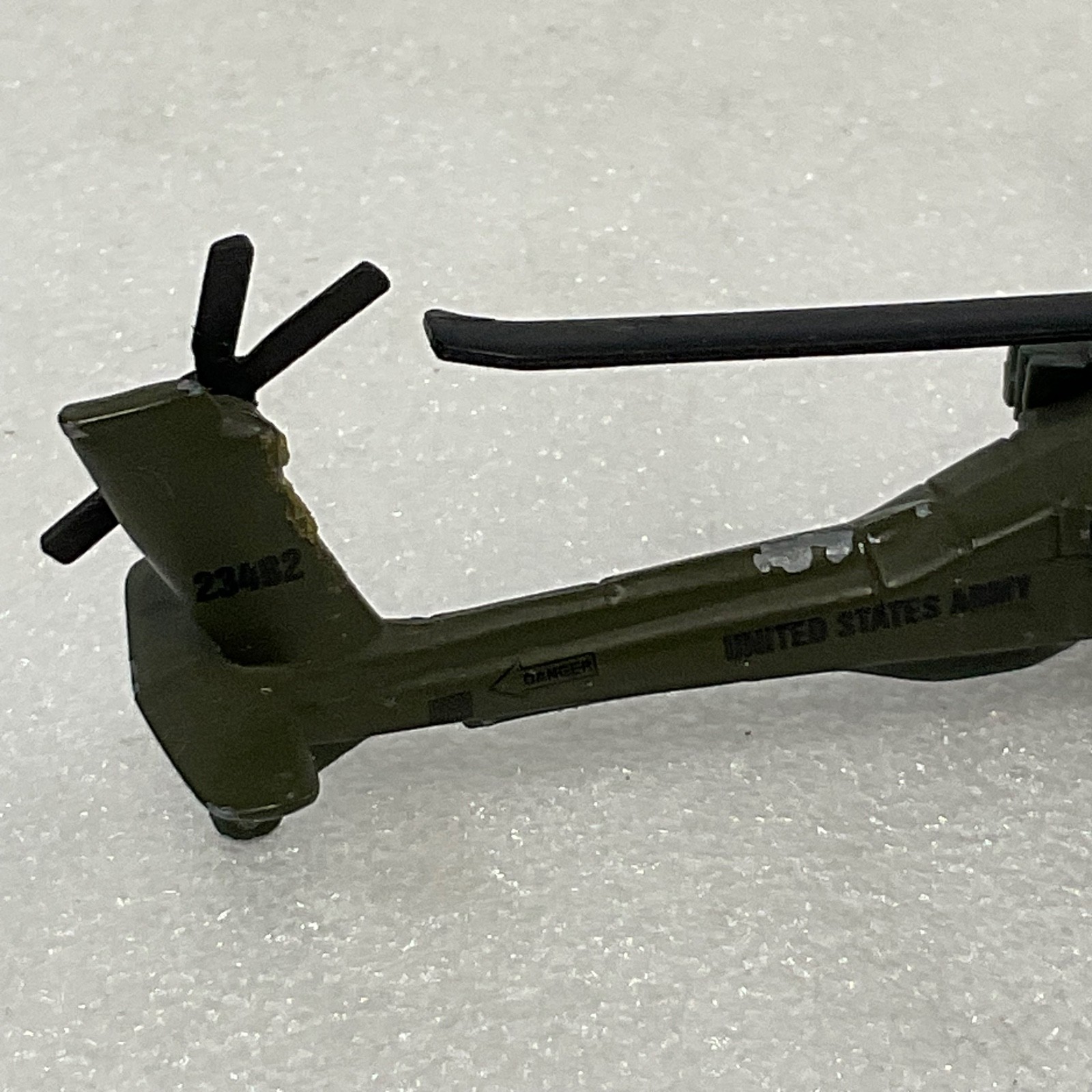 Maisto AH-64 Apache Helicopter Diecast Model 7in United States Army Green - Image 6