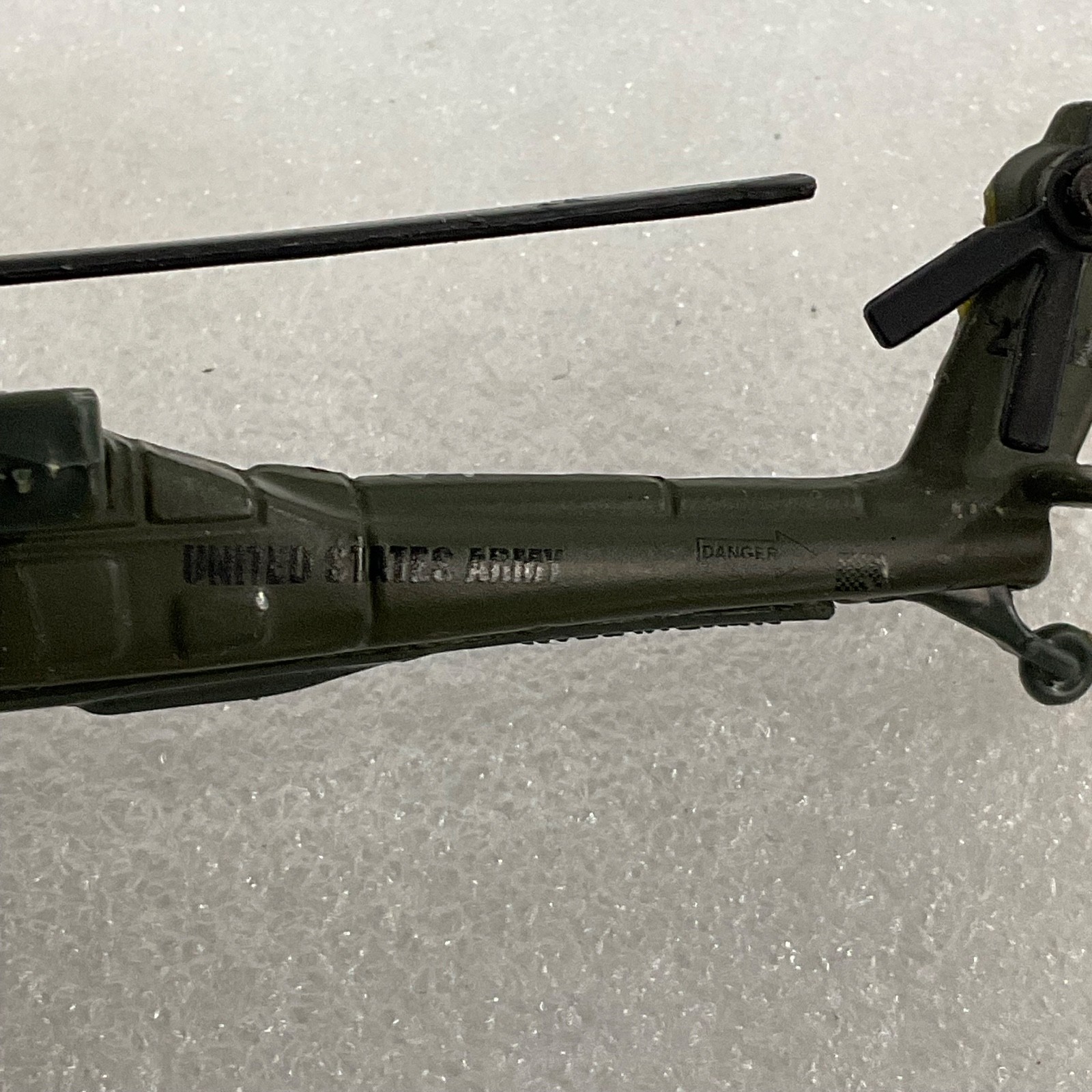 Maisto AH-64 Apache Helicopter Diecast Model 7in United States Army Green - Image 2