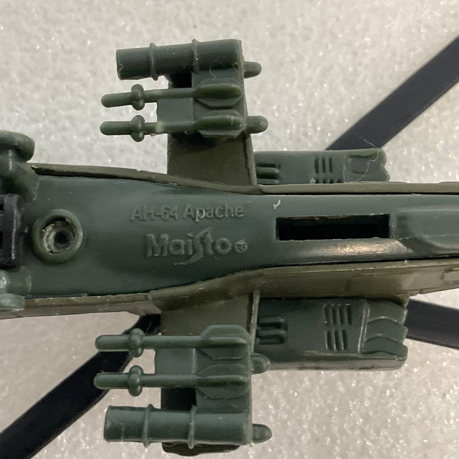 Maisto AH-64 Apache Helicopter Diecast Model 7in United States Army Green - Image 8
