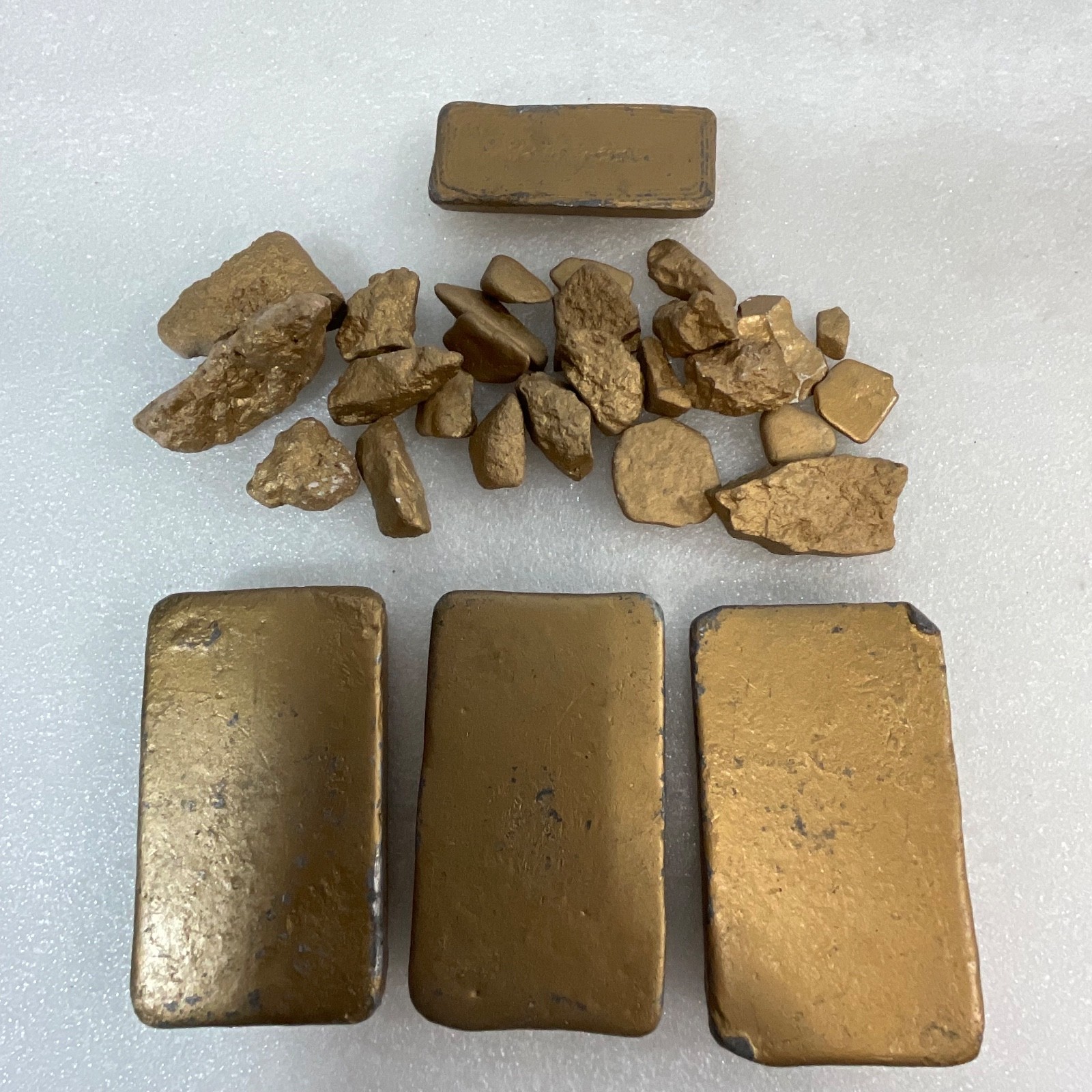 Gold Painted Rocks & Metal Bars Lot 4lb 15oz Mixed Sizes Props Craft Display - Image 5