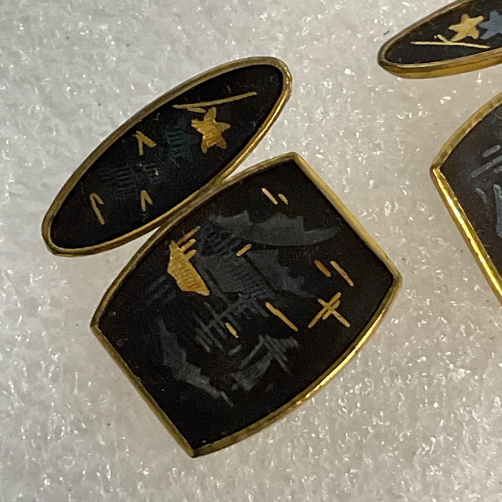Vintage Damascene Gold Tone Cufflinks 0.75in Black Inlay Scenic Design - Image 3