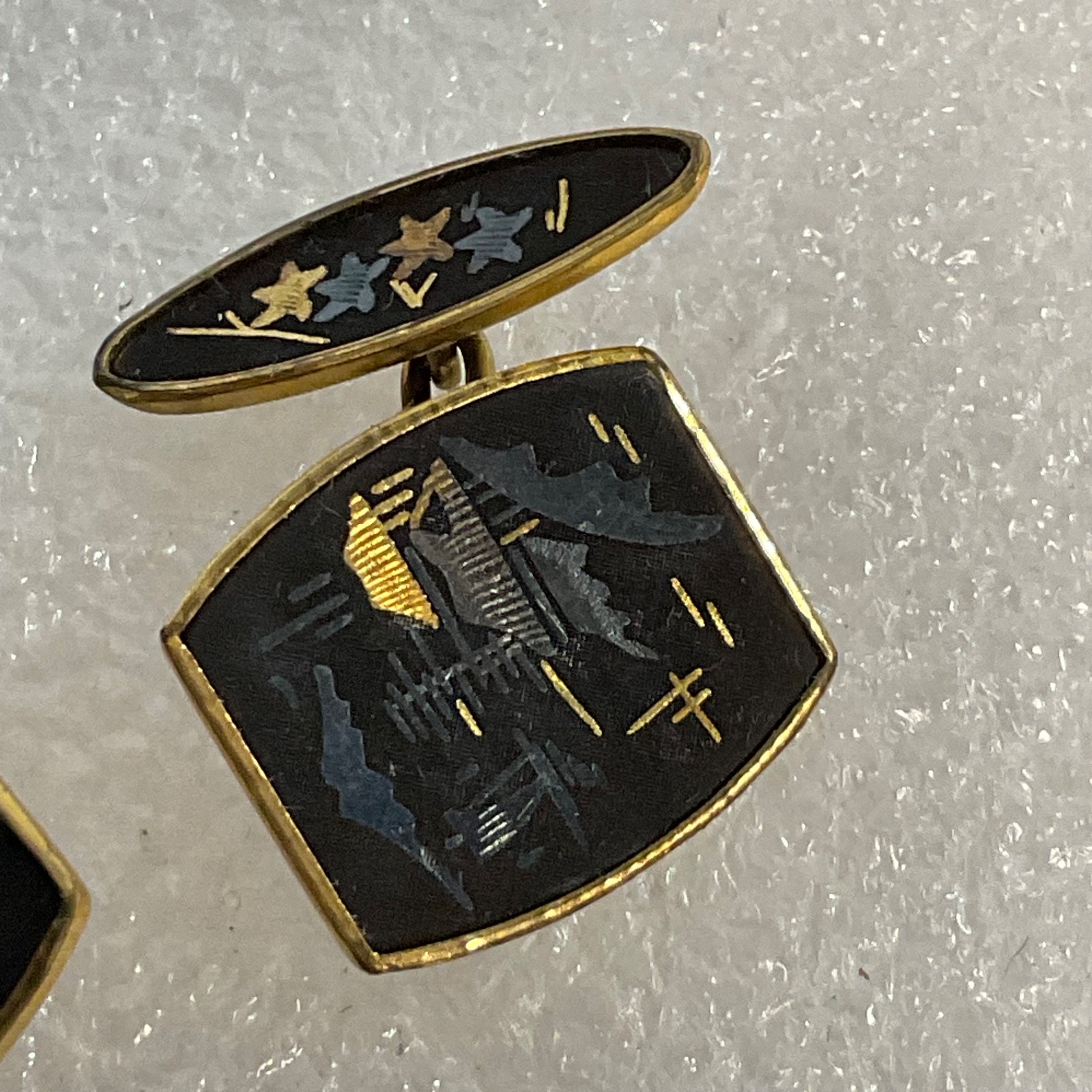 Vintage Damascene Gold Tone Cufflinks 0.75in Black Inlay Scenic Design - Image 2
