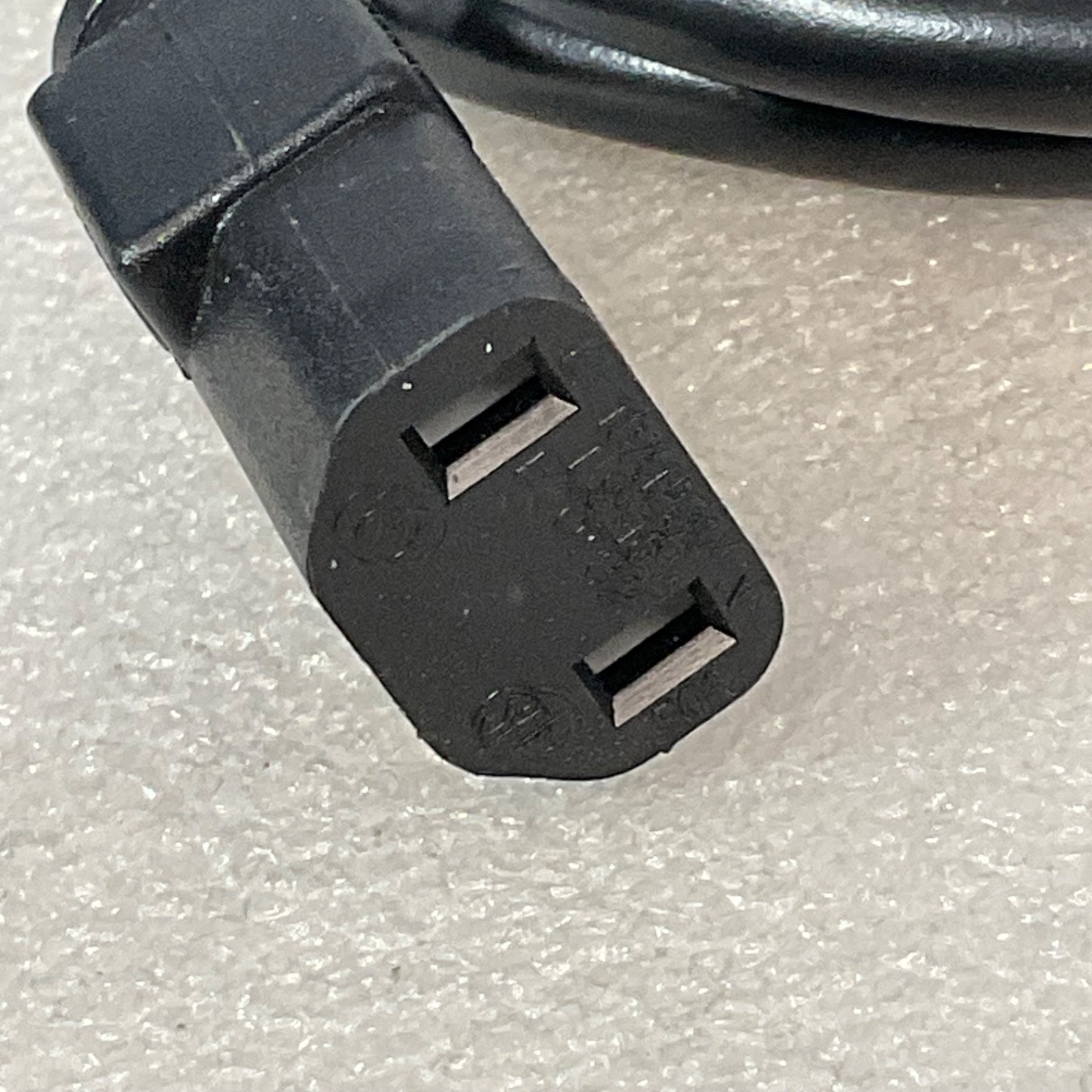 IEC C13 to NEMA 5-15P Power Cord Black 40 in 13A 125V - Image 2