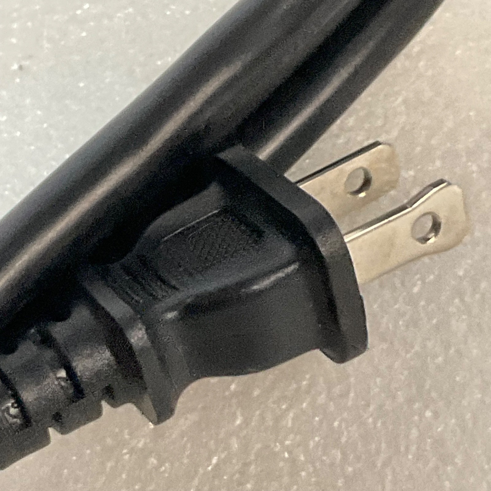 IEC C13 to NEMA 5-15P Power Cord Black 40 in 13A 125V - Image 9