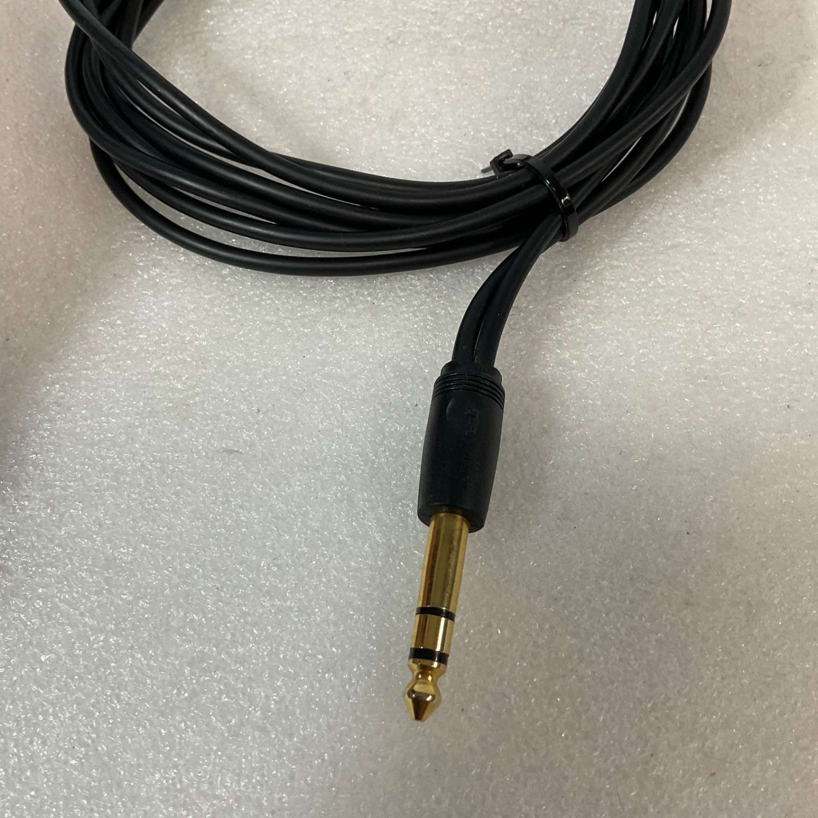 Radio Shack 1/4 in TRS Male to Dual RCA Male Audio Adapter Cable 72 in - Image 6