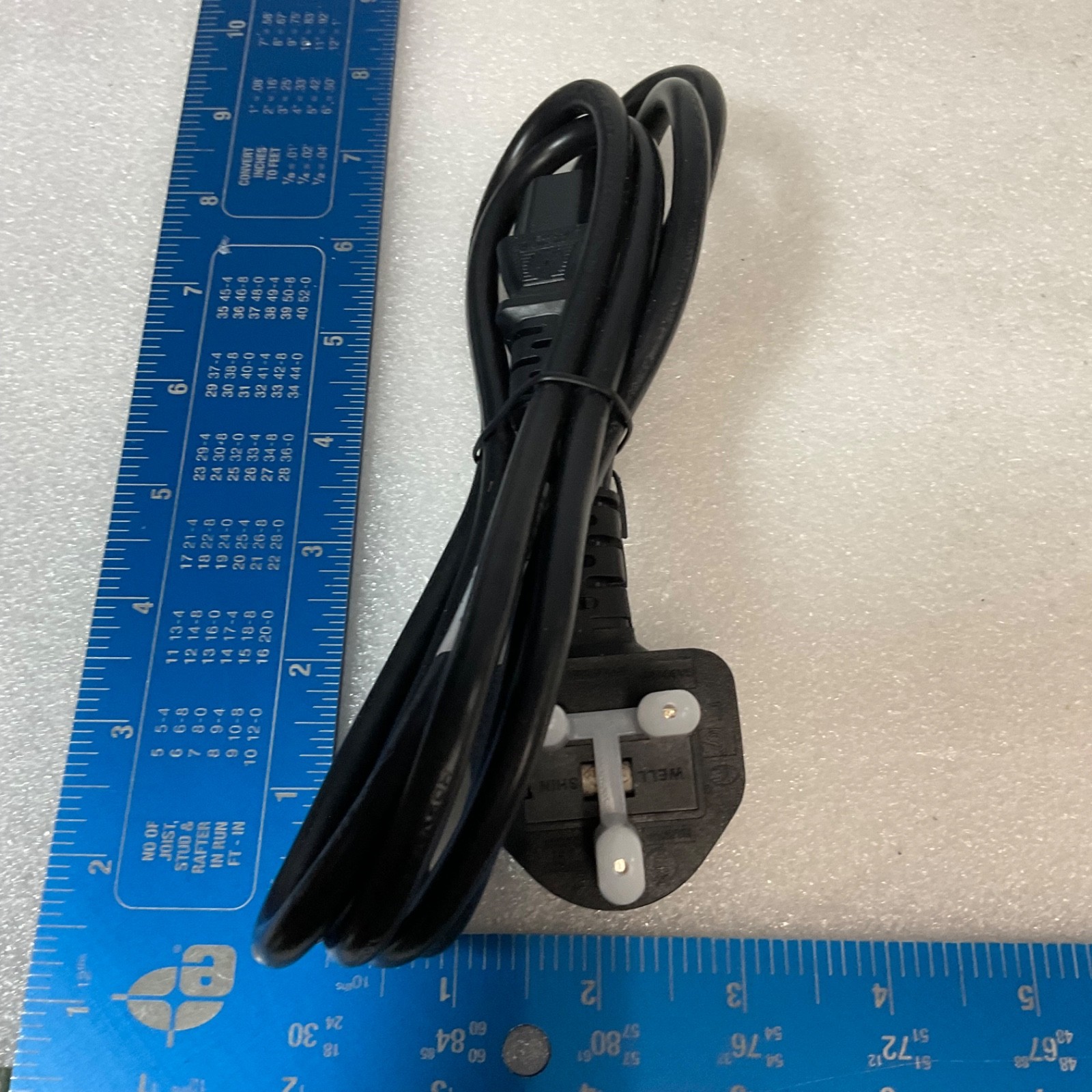 UK BS1363 to IEC C13 Power Cord Black 72 in - Image 10