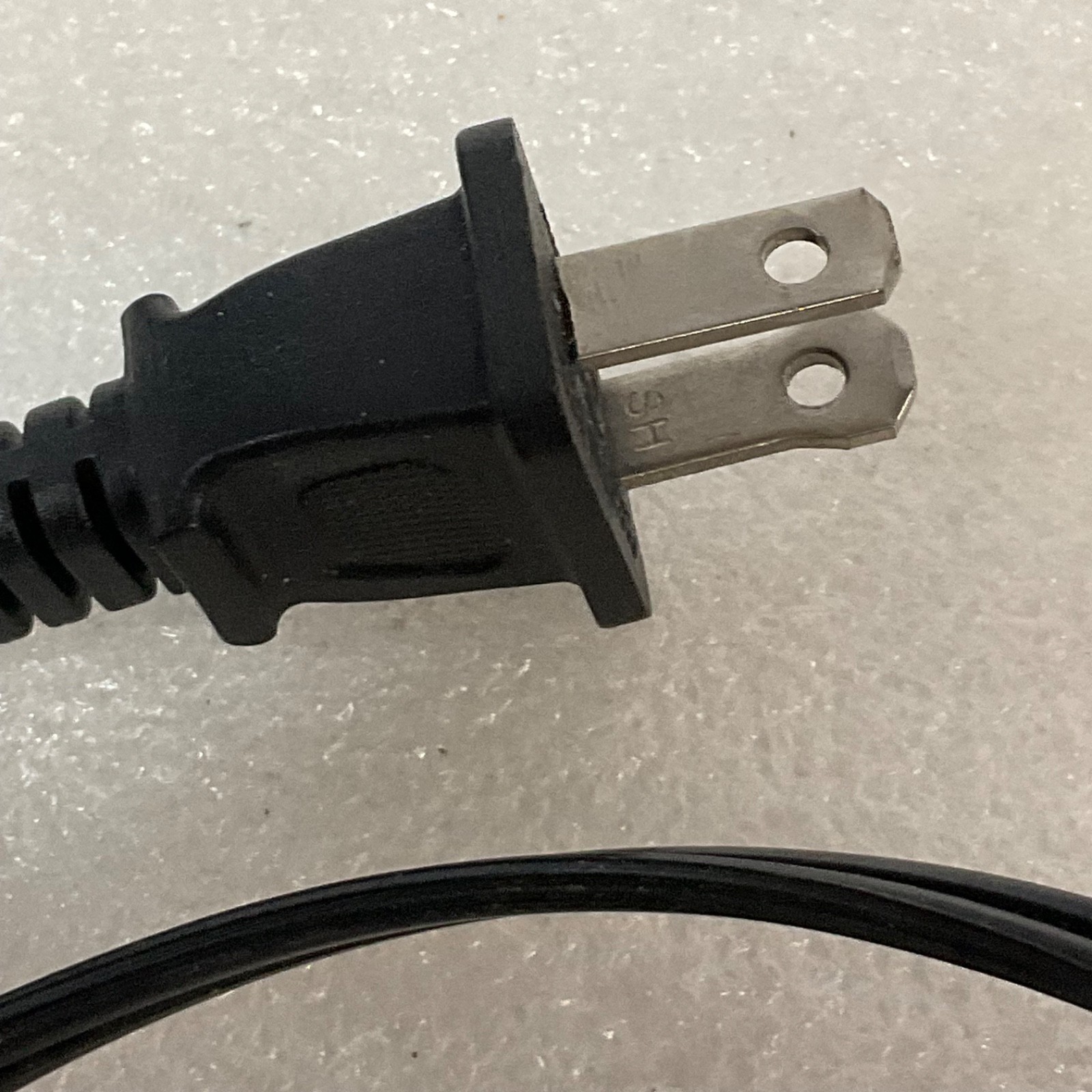 40 in Figure 8 Power Cord NEMA 1-15P to C7 Non-Polarized Black - Image 4