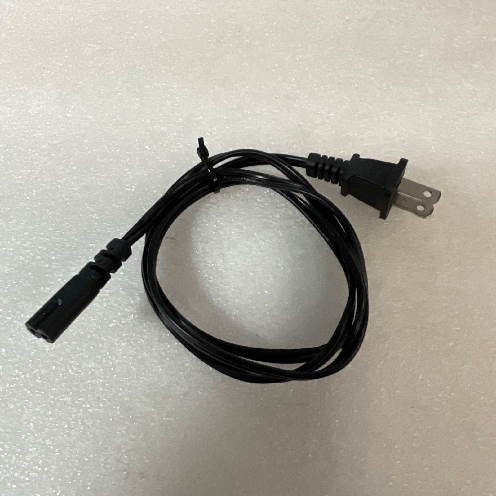 40 in Figure 8 Power Cord NEMA 1-15P to C7 Non-Polarized Black - Image 6