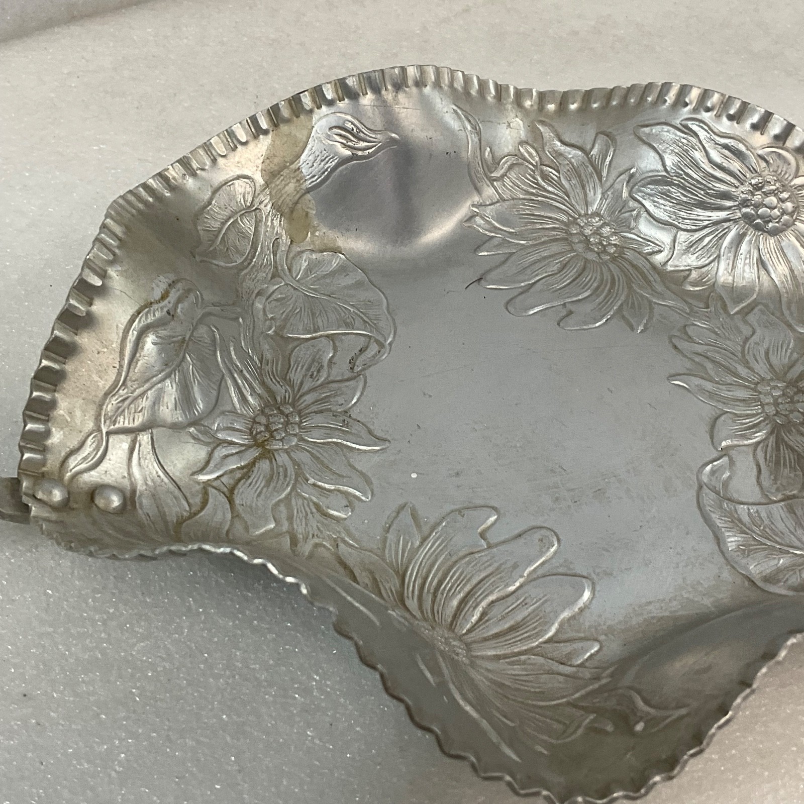 Vintage Floral Embossed Aluminum Tray with Spiral Handle 7 in Decorative Dish - Image 4
