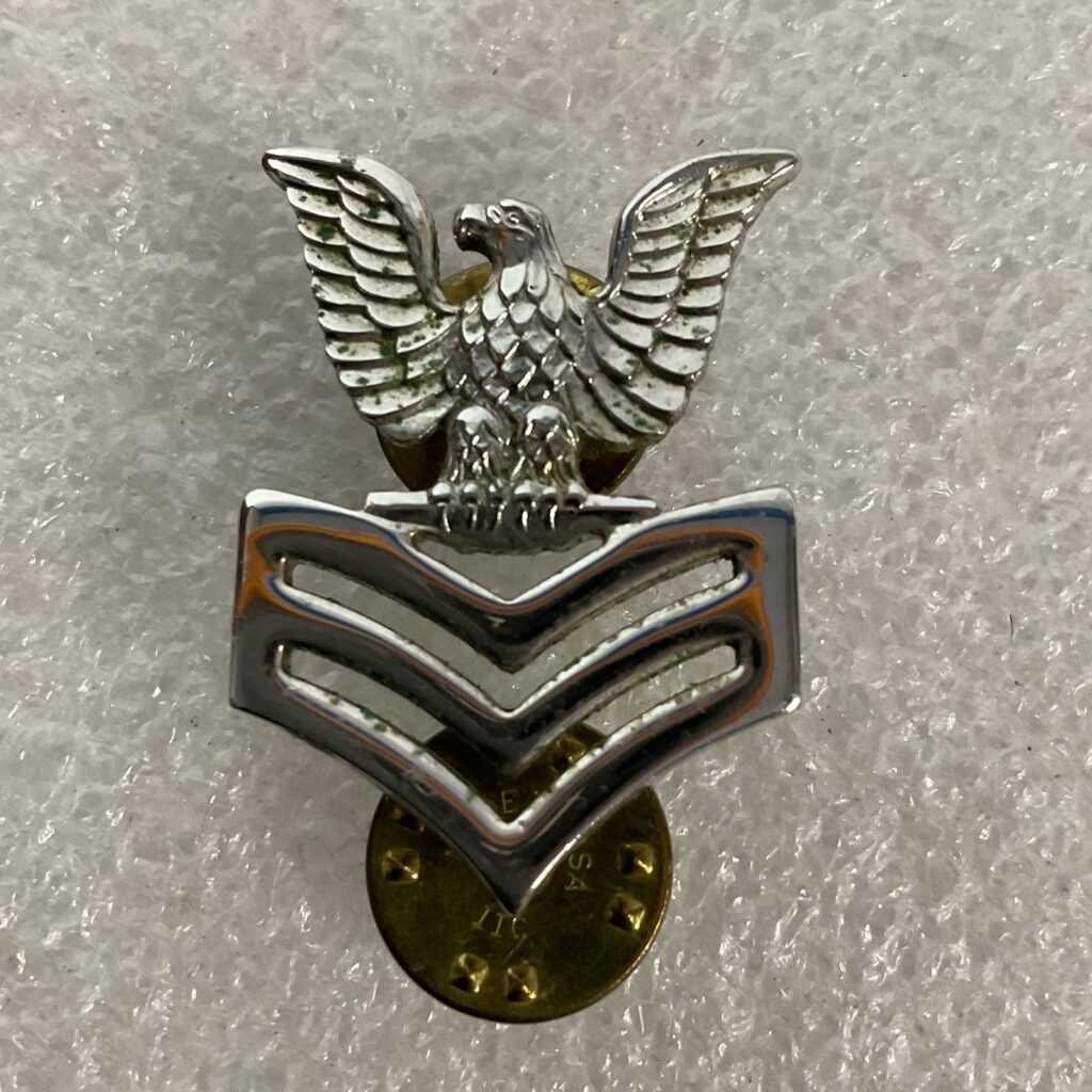 US Navy Petty Officer Eagle Chevron Pin 1.5in Silver Tone Military Insignia - Image 1