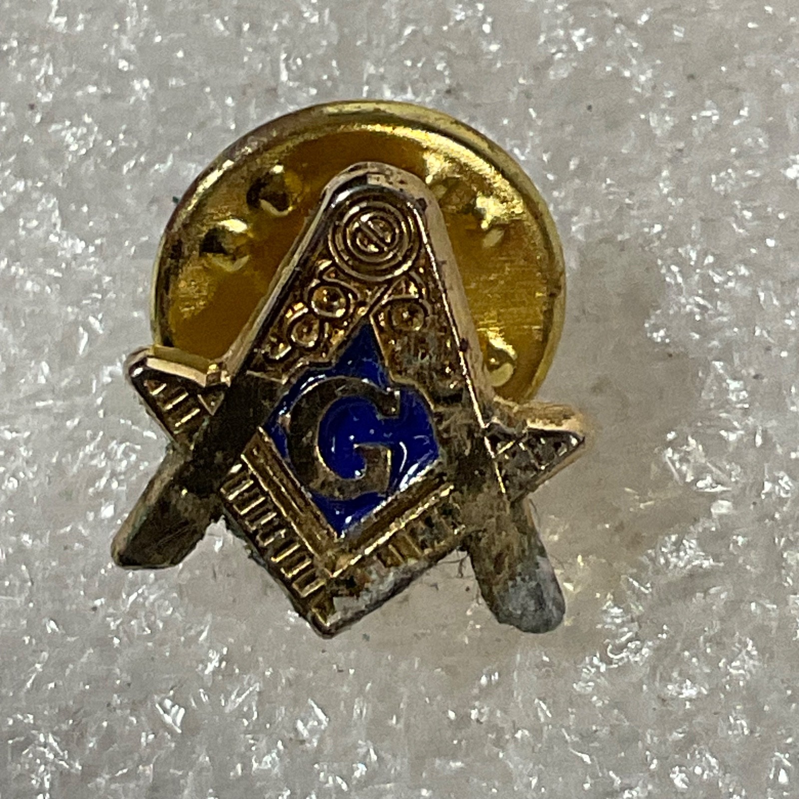 Small Masonic Square & Compass Pin Gold Tone Blue Enamel 0.4in Lapel Badge - Image 1