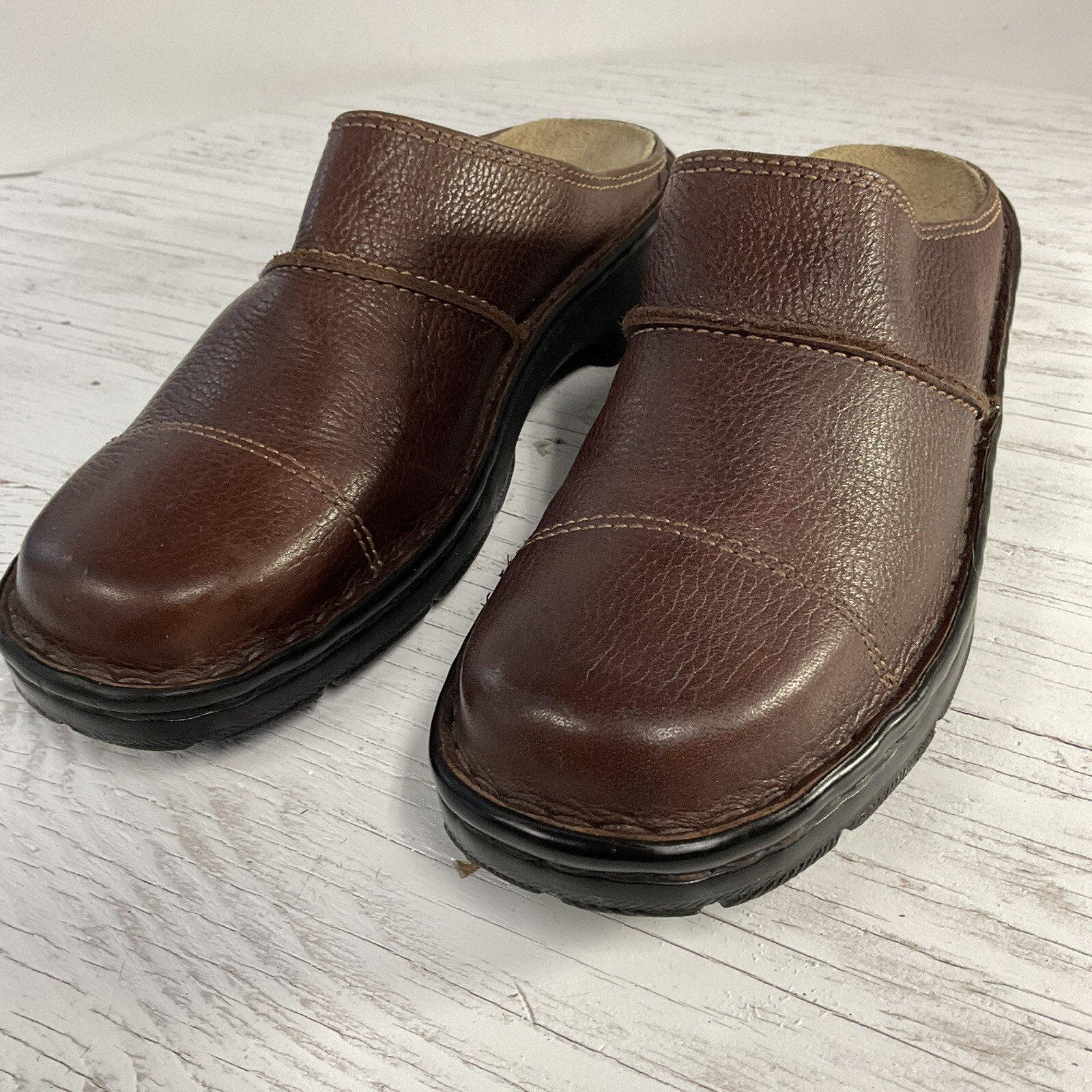 Clark Women’s 7M Brown Leather Mule Clogs Slip-On 3123-2 - Image 2