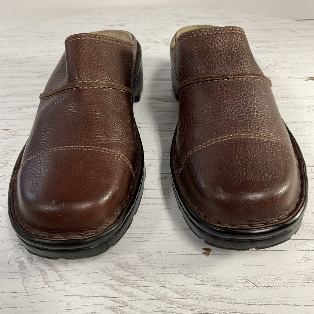 Clark Women’s 7M Brown Leather Mule Clogs Slip-On 3123-2 - Image 1