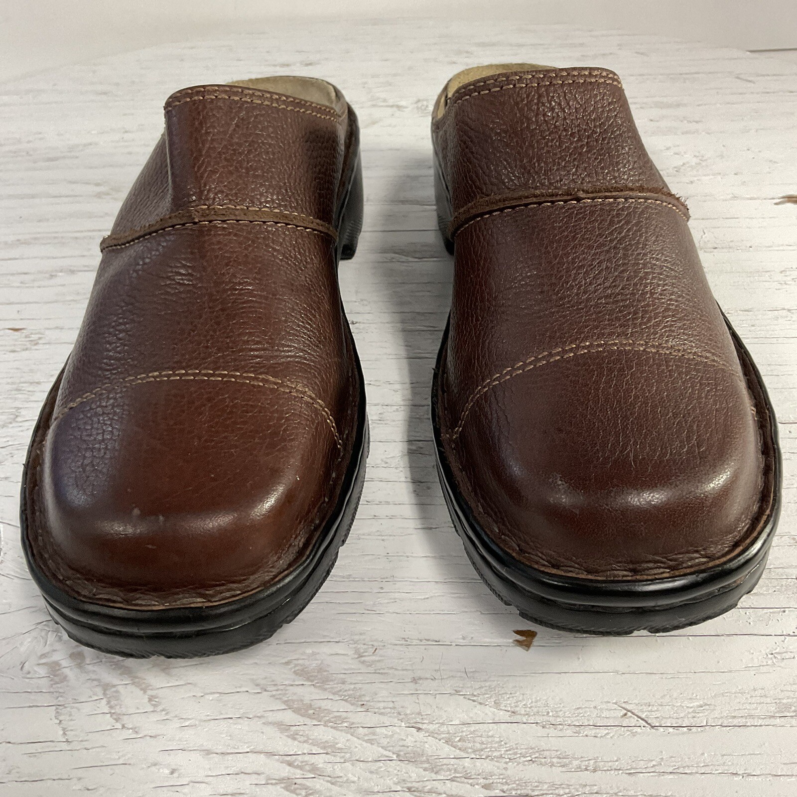 Clark Women’s 7M Brown Leather Mule Clogs Slip-On 3123-2 - Image 1