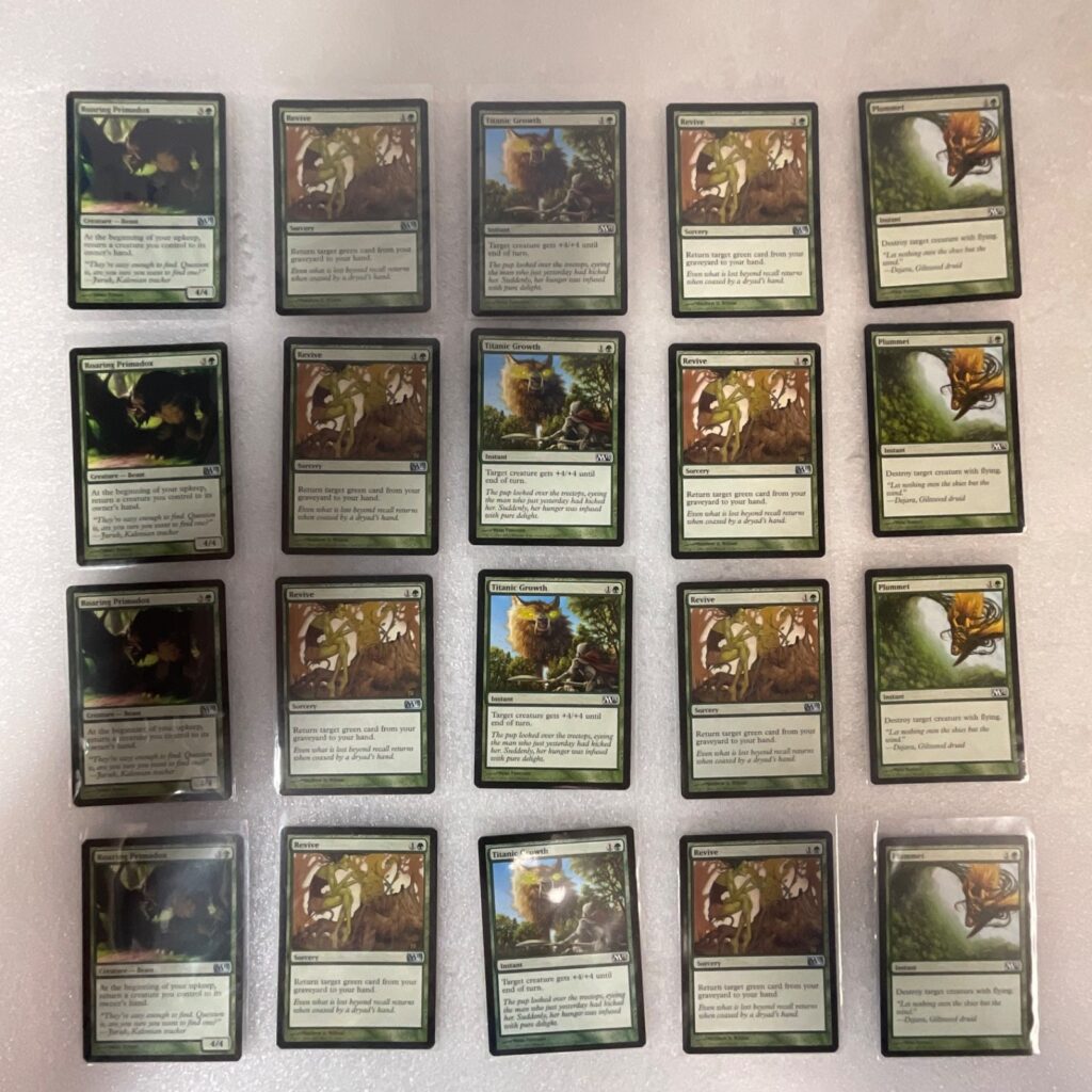 Magic the Gathering Lot of 20 Green M13 Roaring Primadox Titanic Growth - Image 1