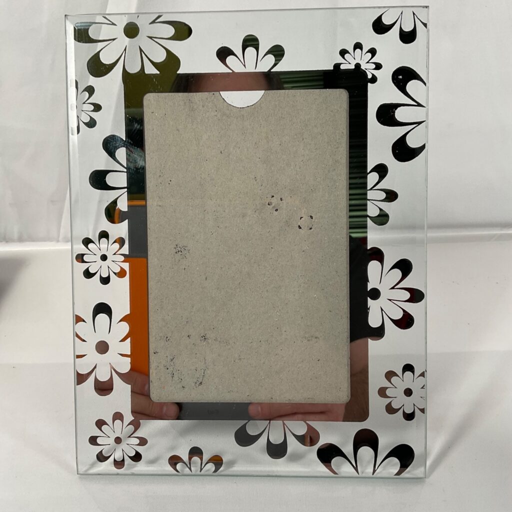 Black White Daisy Floral Glass 4 x 6 Tabletop Picture Frame 8 in - Image 1
