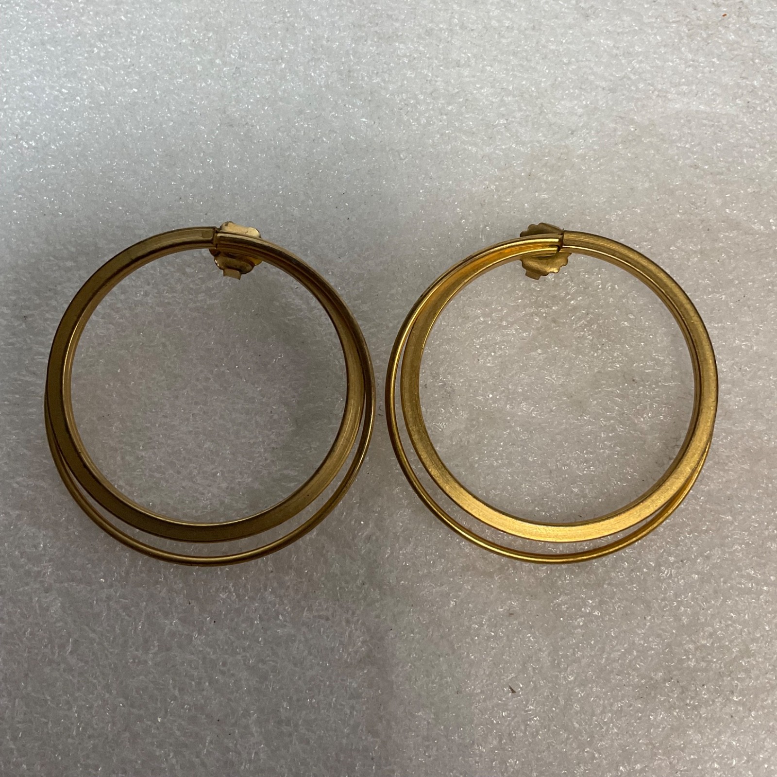 Vintage Gold Tone Hoop Earrings 2.5in Large Double Band Post Pierced 21g Retro - Image 9