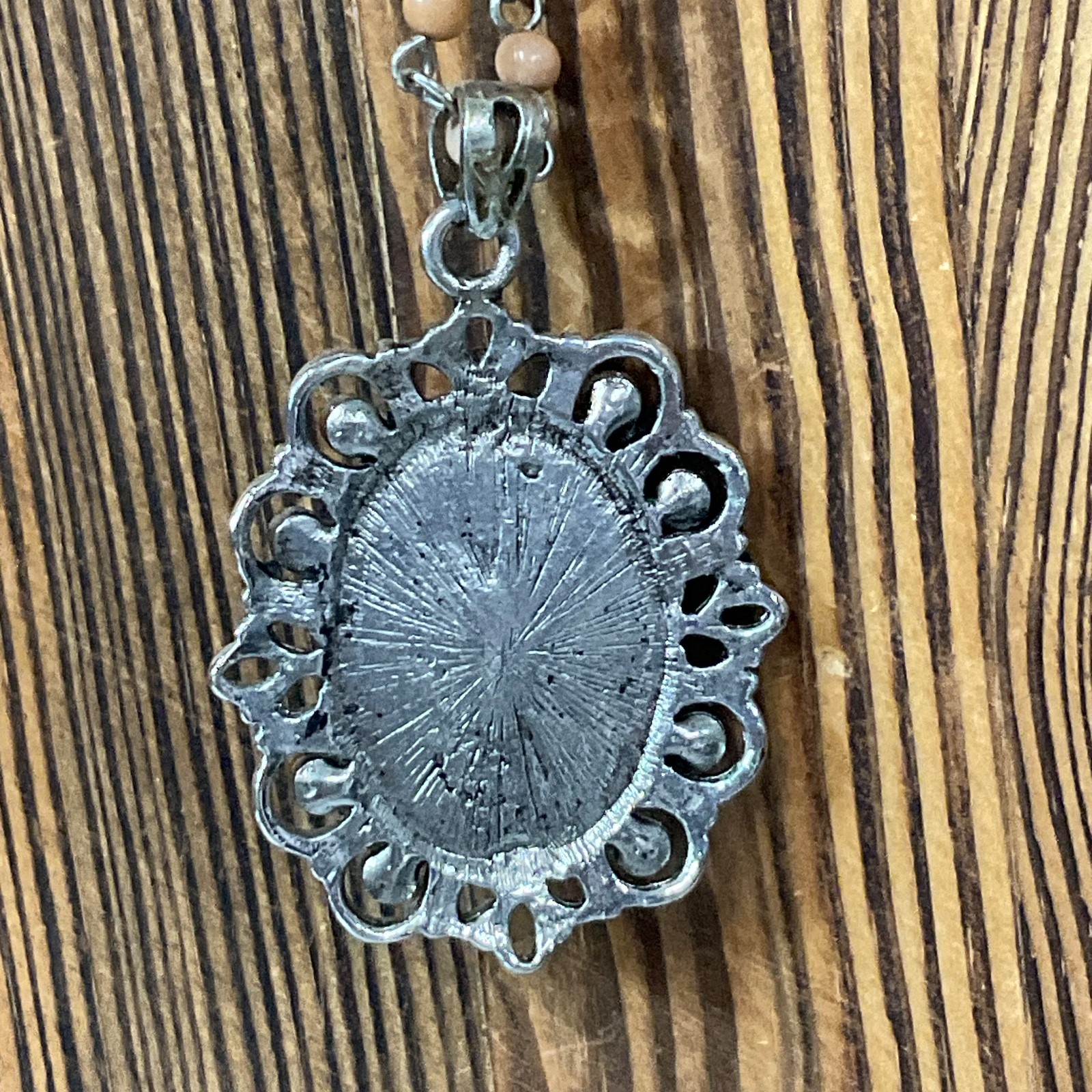 18in Tan Beaded Pendant Necklace Silver Tone Filigree Setting Vintage Style - Image 3