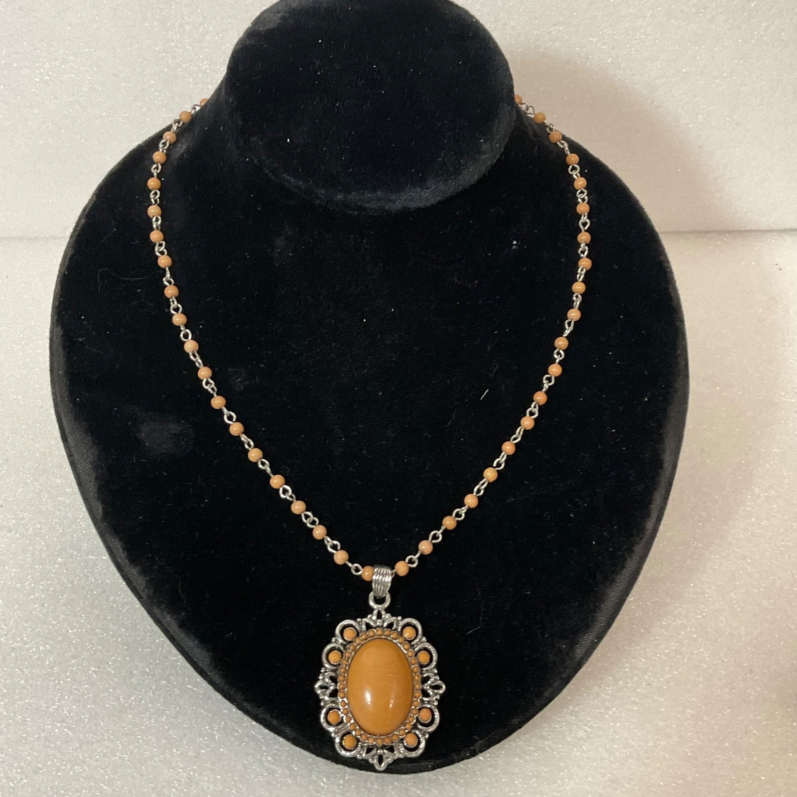 18in Tan Beaded Pendant Necklace Silver Tone Filigree Setting Vintage Style - Image 7
