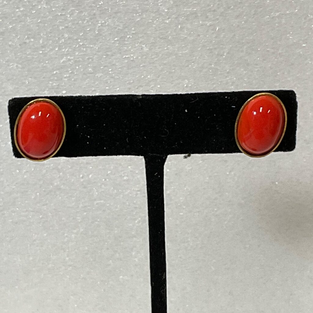 Vintage Gold Tone Oval Red Cabochon Post Earrings 3.66g Bold Retro Jewelry - Image 1