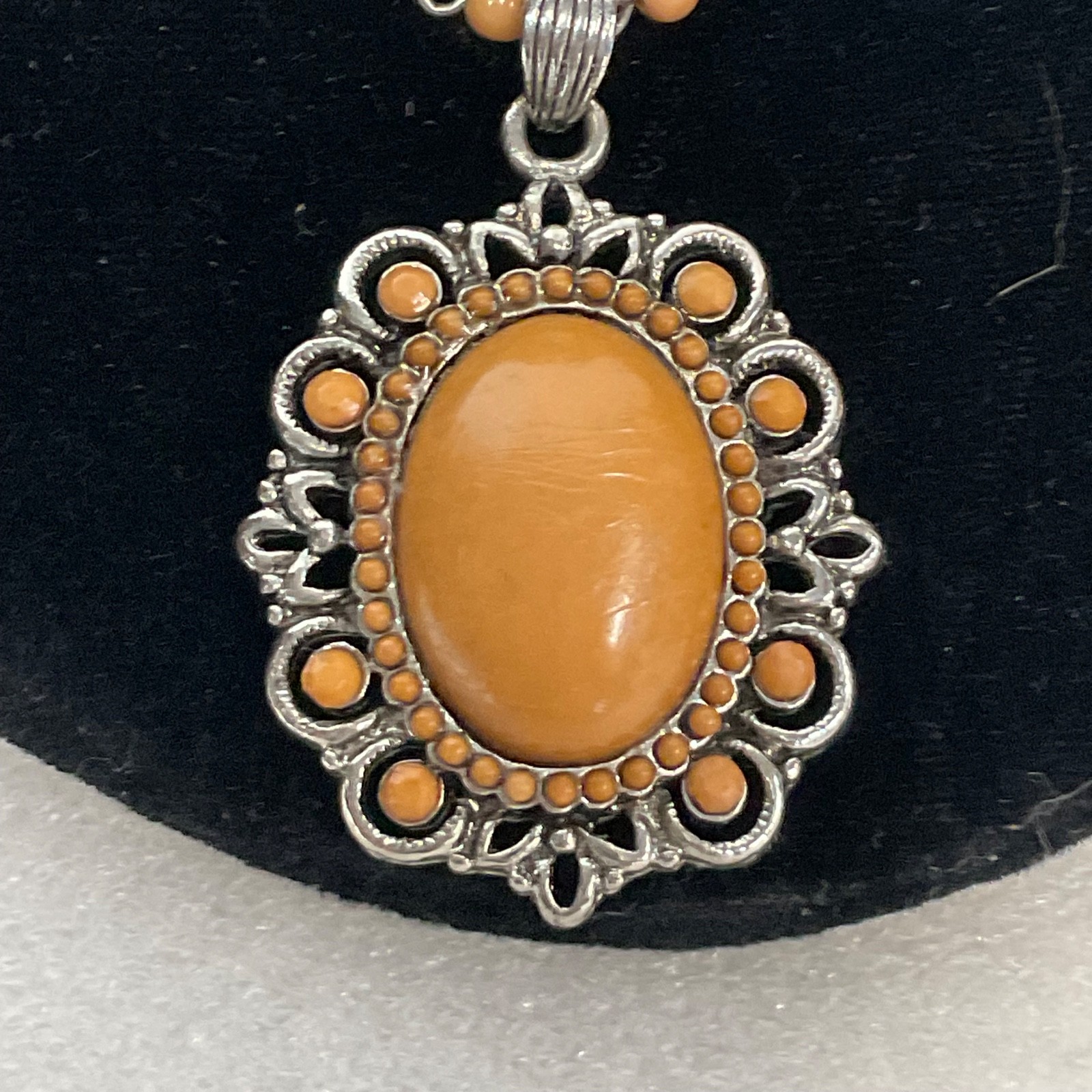 18in Tan Beaded Pendant Necklace Silver Tone Filigree Setting Vintage Style - Image 8