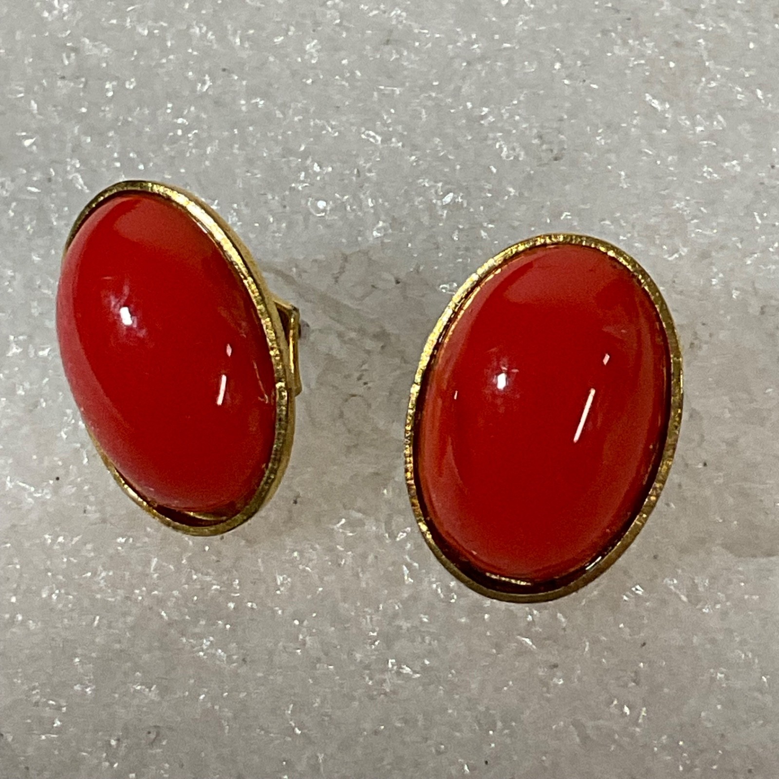 Vintage Gold Tone Oval Red Cabochon Post Earrings 3.66g Bold Retro Jewelry - Image 9