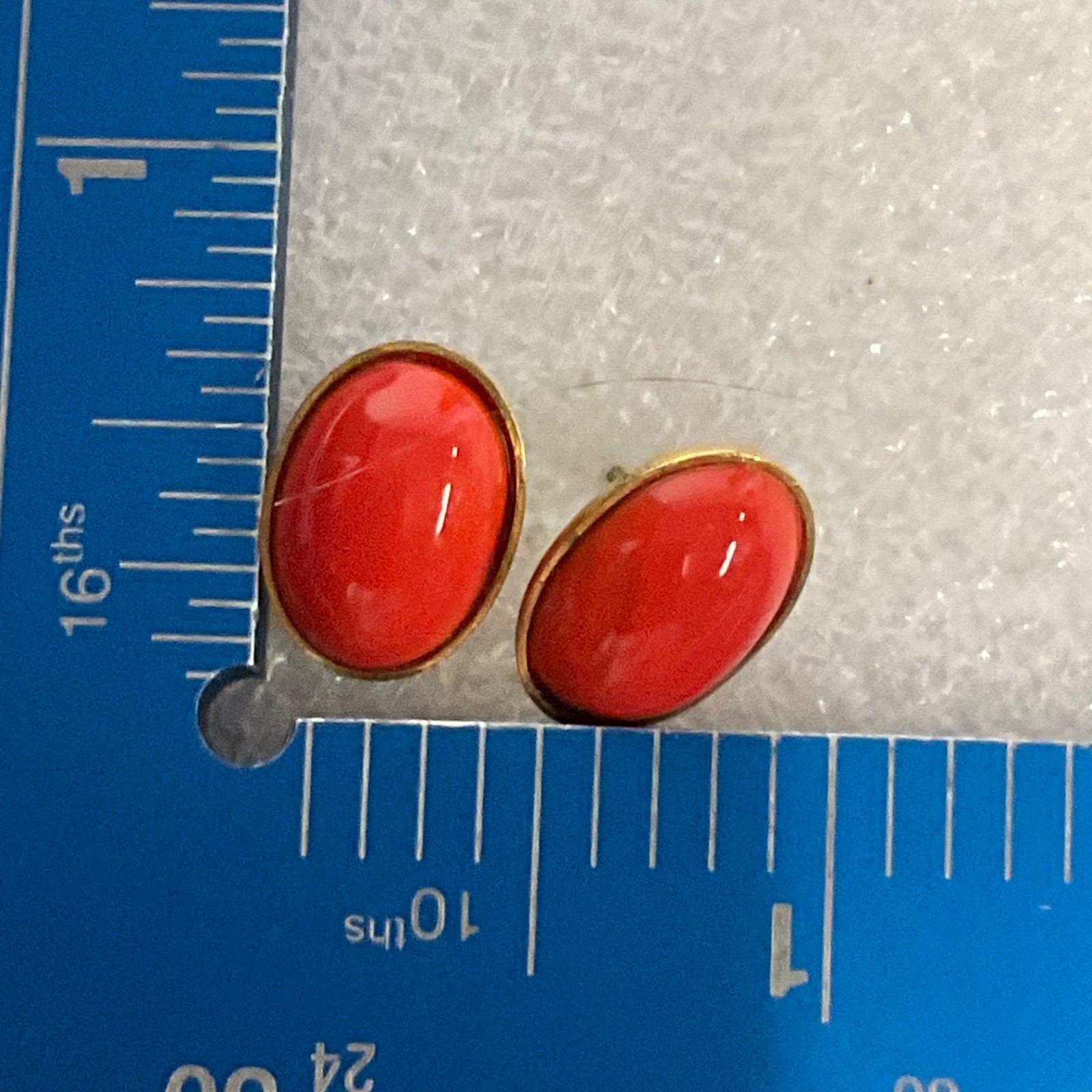 Vintage Gold Tone Oval Red Cabochon Post Earrings 3.66g Bold Retro Jewelry - Image 11