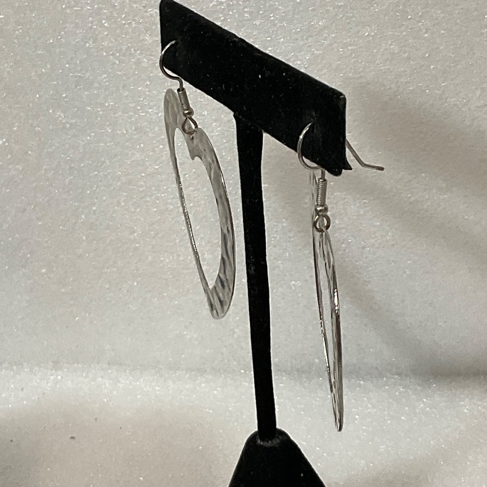 Vintage Silver Tone Heart Earrings 2in Hammered Dangle Drop Lightweight 7.5g - Image 2