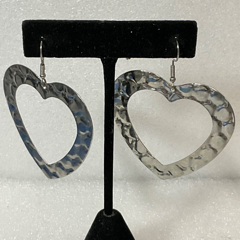 Vintage Silver Tone Heart Earrings 2in Hammered Dangle Drop Lightweight 7.5g - Image 1