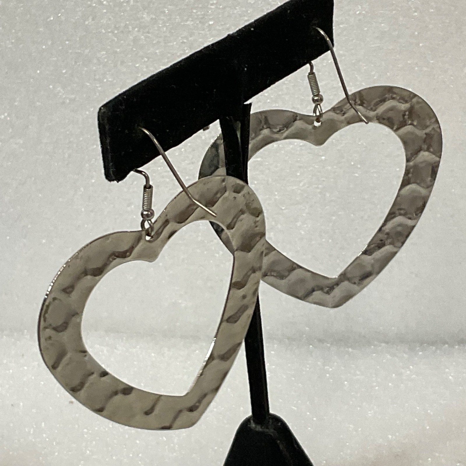 Vintage Silver Tone Heart Earrings 2in Hammered Dangle Drop Lightweight 7.5g - Image 3