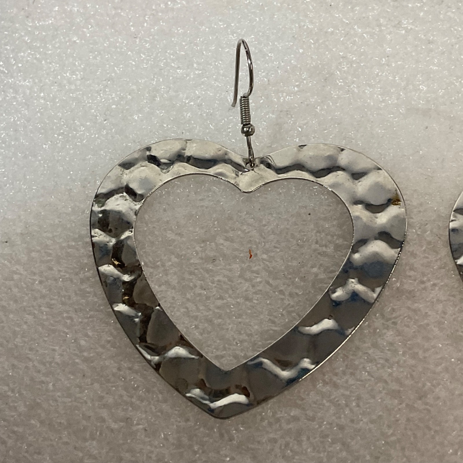 Vintage Silver Tone Heart Earrings 2in Hammered Dangle Drop Lightweight 7.5g - Image 9