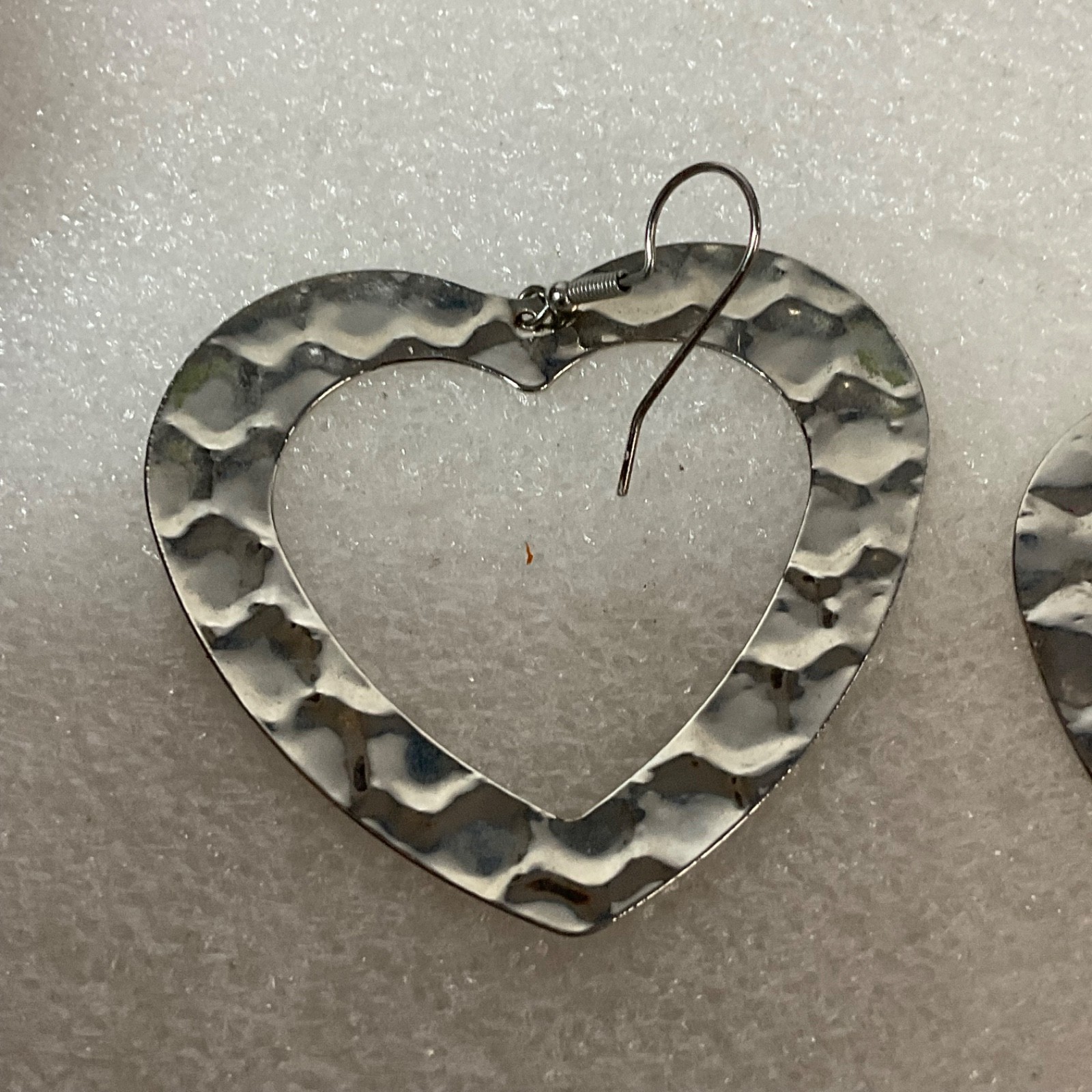 Vintage Silver Tone Heart Earrings 2in Hammered Dangle Drop Lightweight 7.5g - Image 11