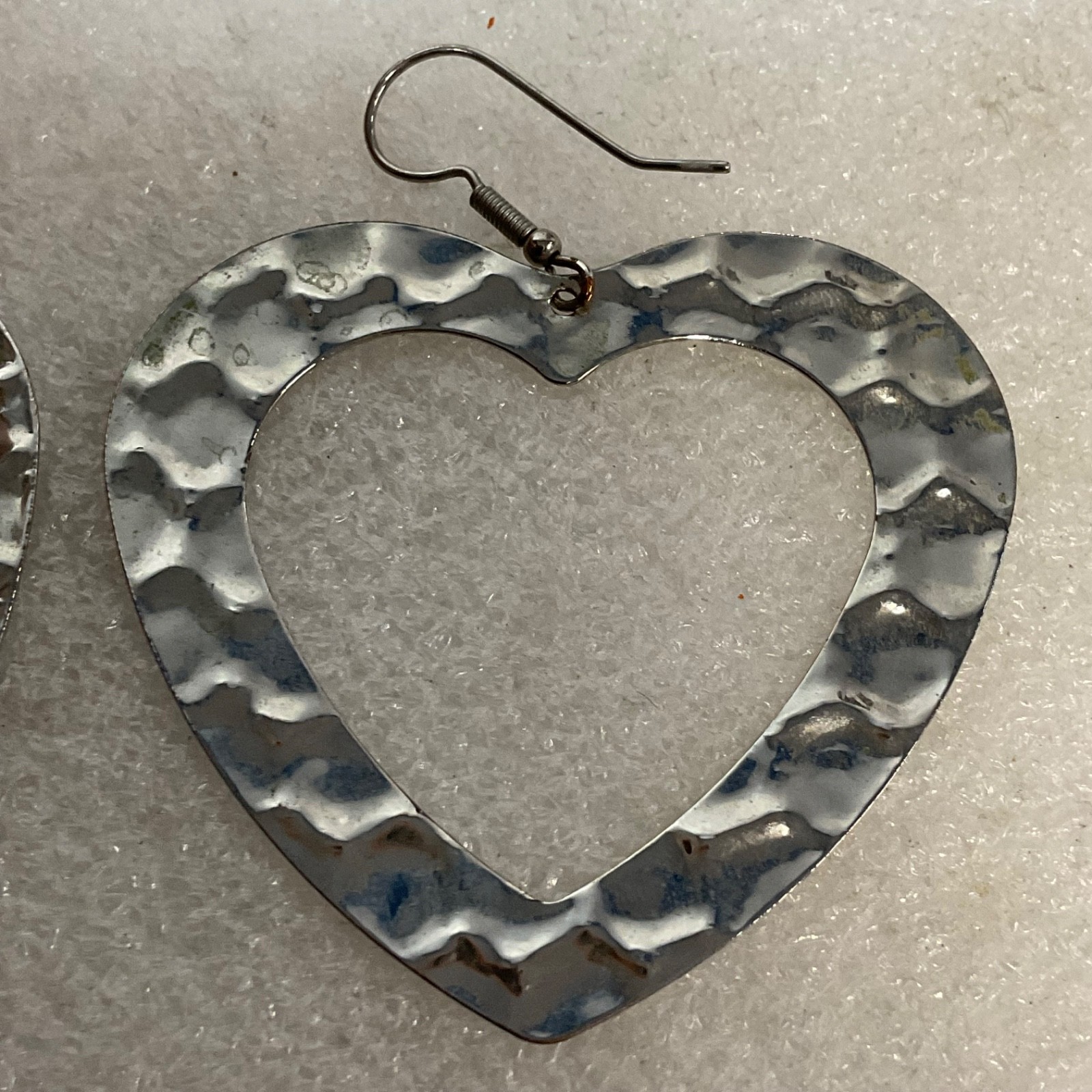 Vintage Silver Tone Heart Earrings 2in Hammered Dangle Drop Lightweight 7.5g - Image 12