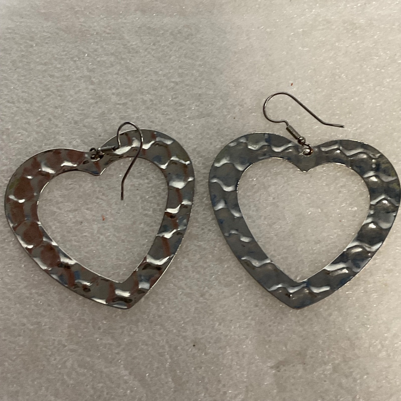 Vintage Silver Tone Heart Earrings 2in Hammered Dangle Drop Lightweight 7.5g - Image 13