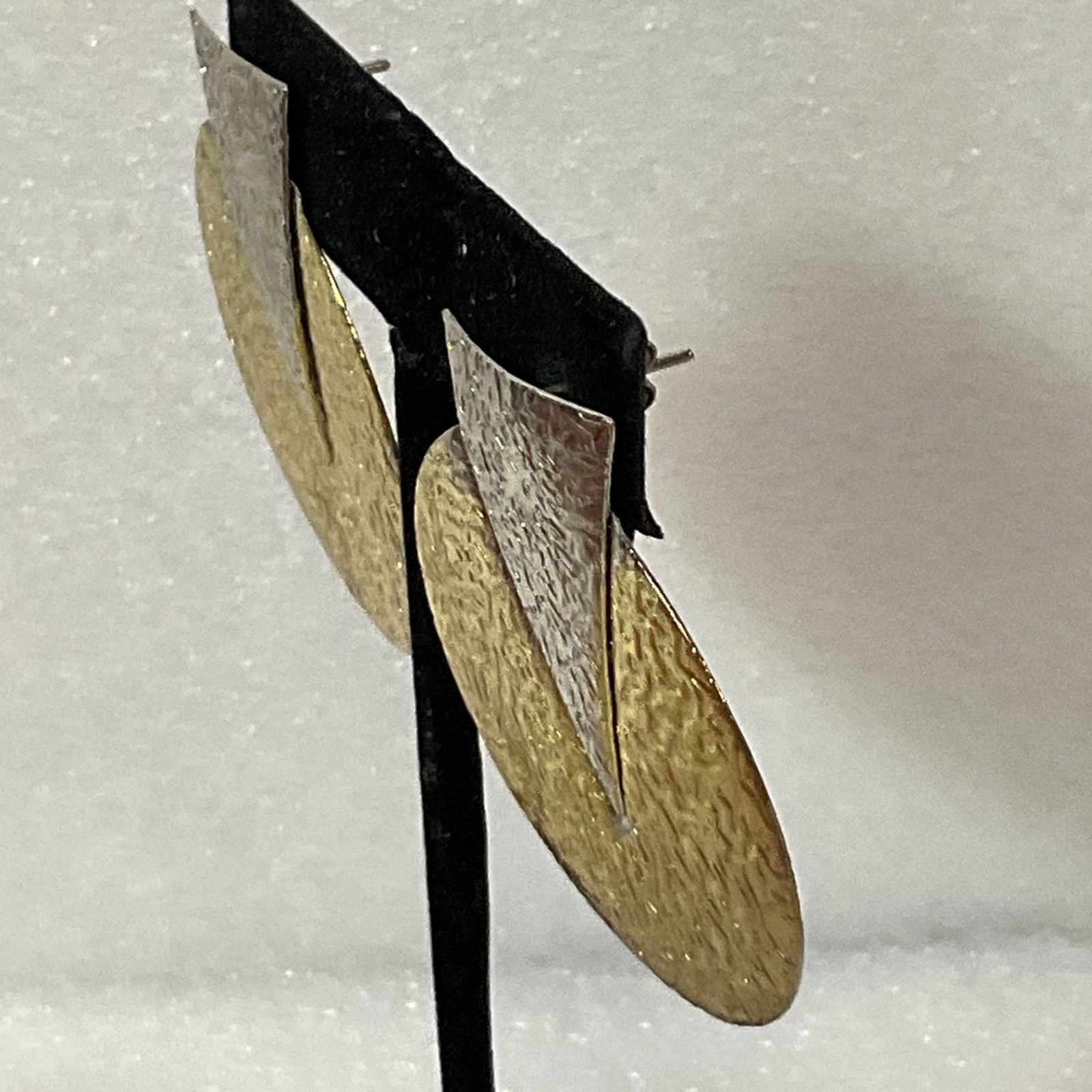 Vintage Geometric Textured Earrings Silver Gold Tone Circle Triangle 8.65g 2in - Image 4