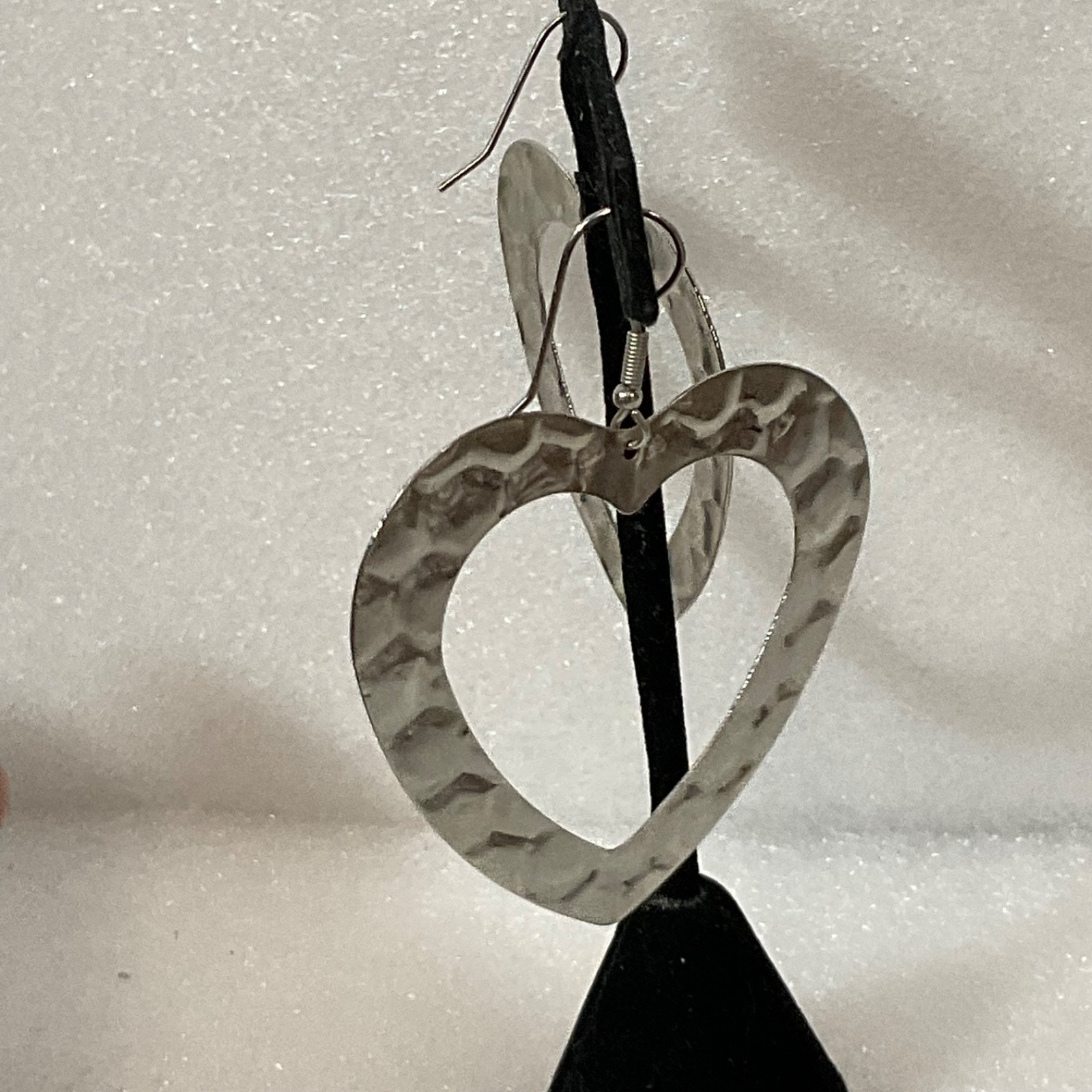 Vintage Silver Tone Heart Earrings 2in Hammered Dangle Drop Lightweight 7.5g - Image 5